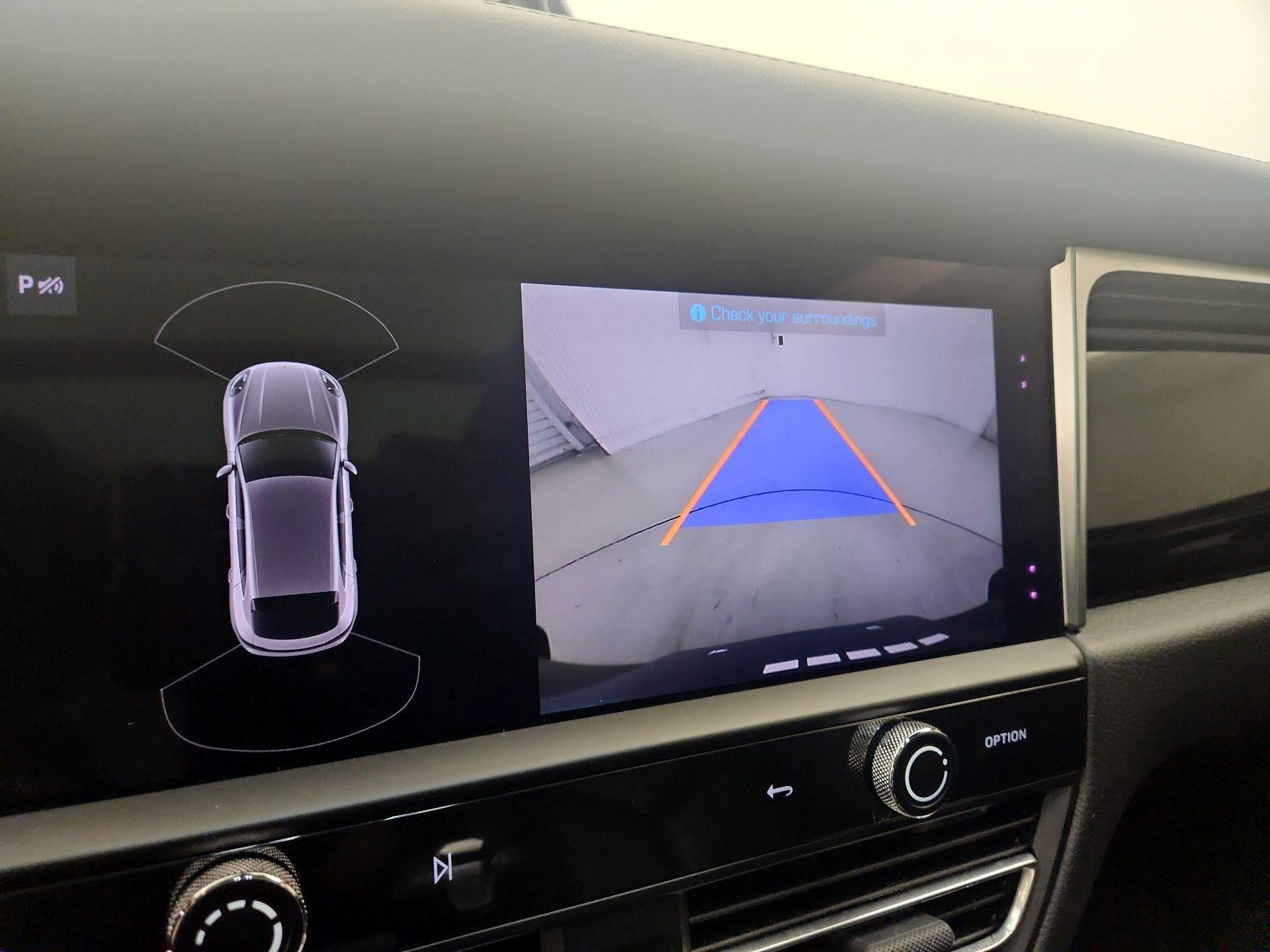 Thumbnail: 2022 Porsche Macan - 15