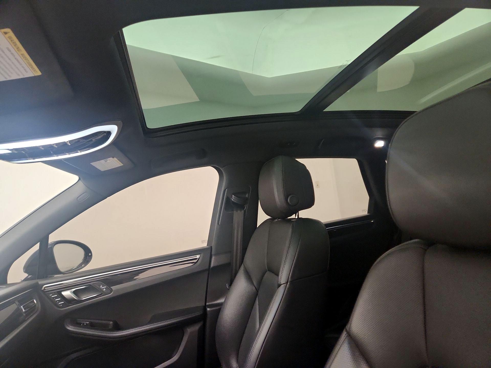 Thumbnail: 2022 Porsche Macan - 20