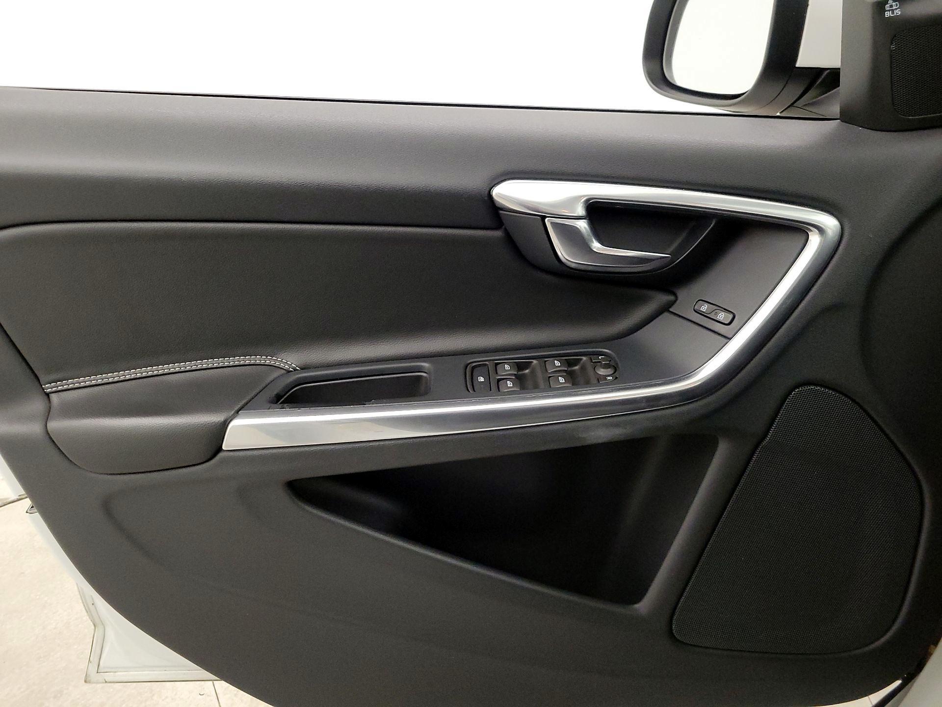 Thumbnail: 2017 Volvo S60 - 12