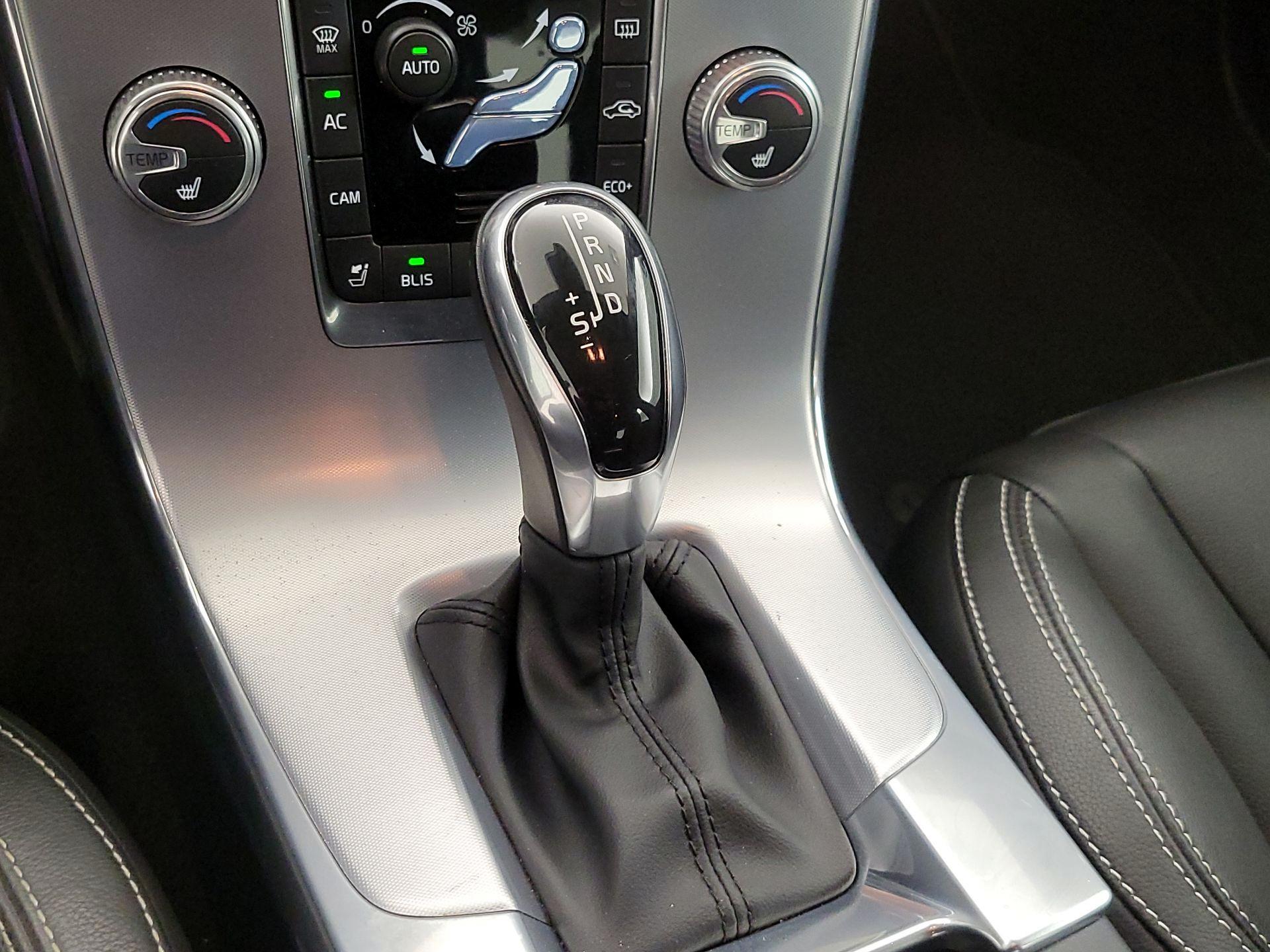 Thumbnail: 2017 Volvo S60 - 18