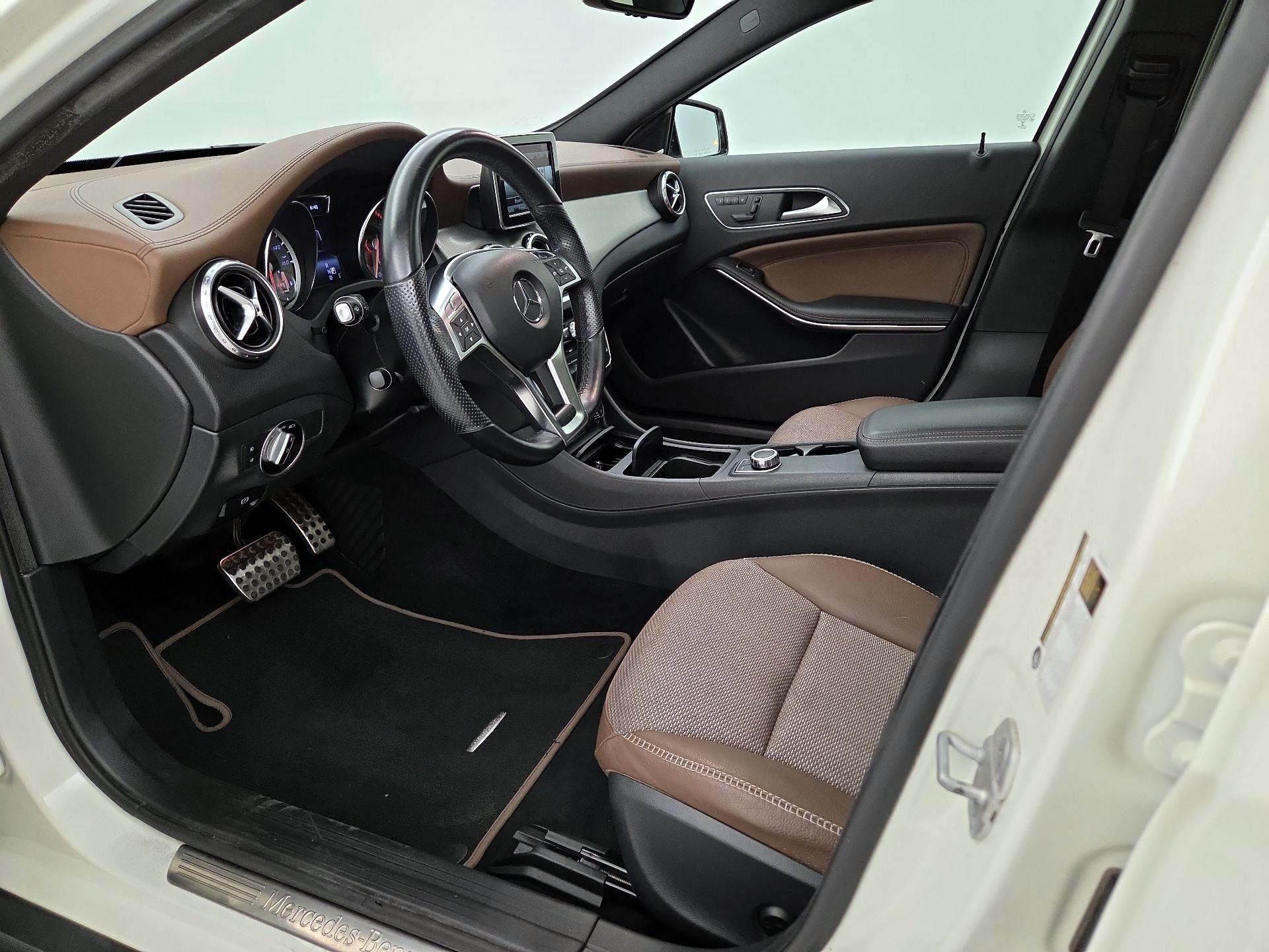 Thumbnail: 2015 Mercedes-Benz GLA - 11