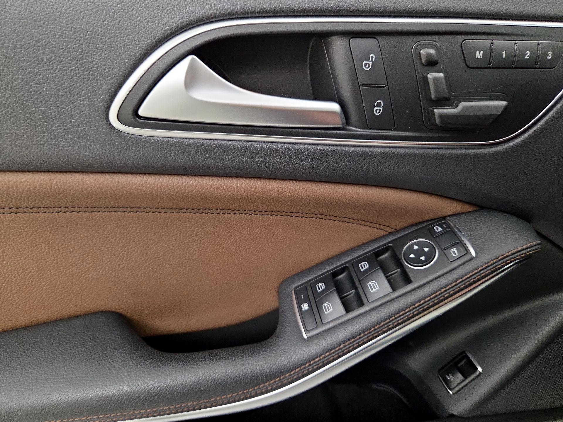 Thumbnail: 2015 Mercedes-Benz GLA - 12