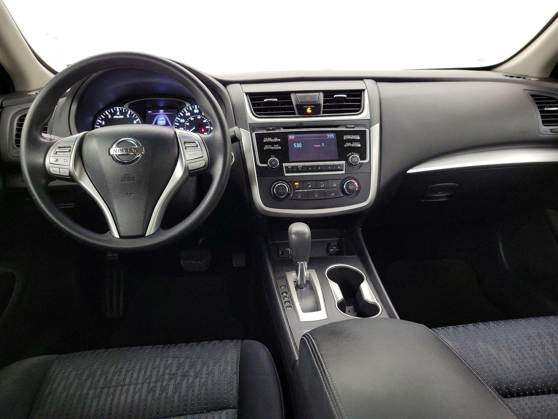 Thumbnail: 2016 Nissan Altima - 9