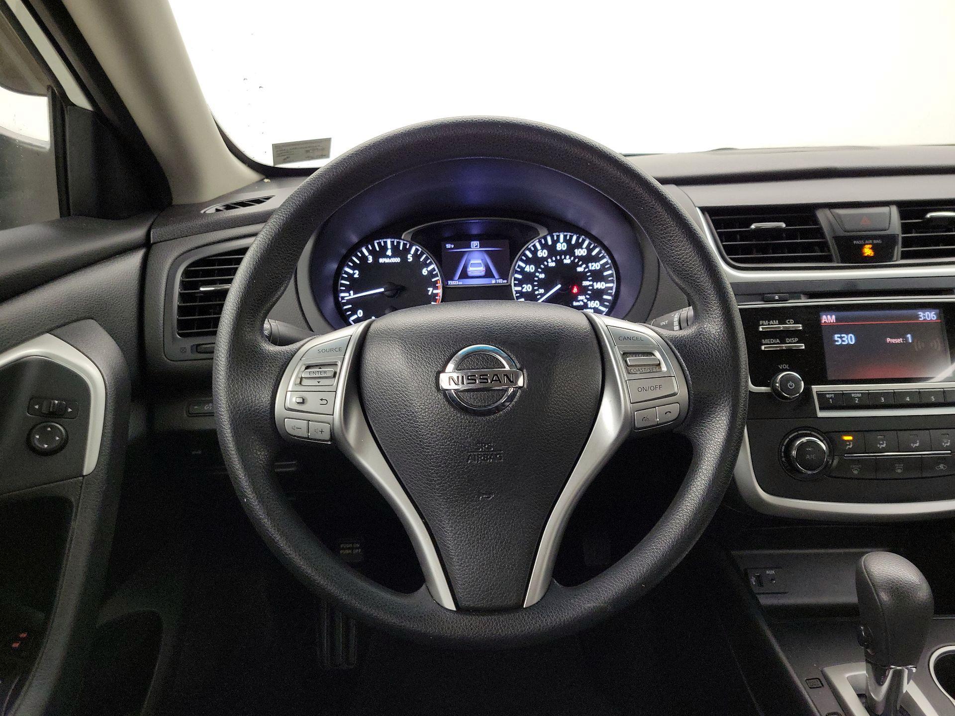 Thumbnail: 2016 Nissan Altima - 10