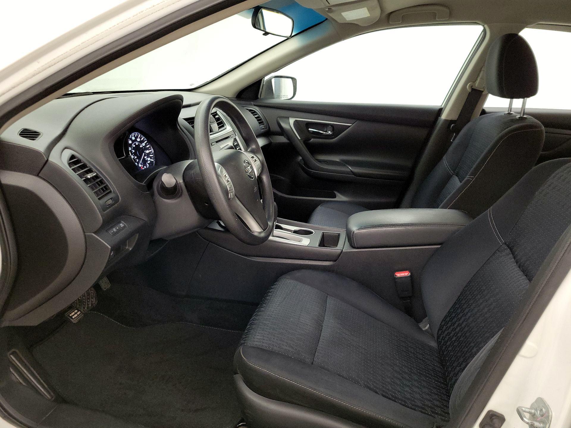 Thumbnail: 2016 Nissan Altima - 11