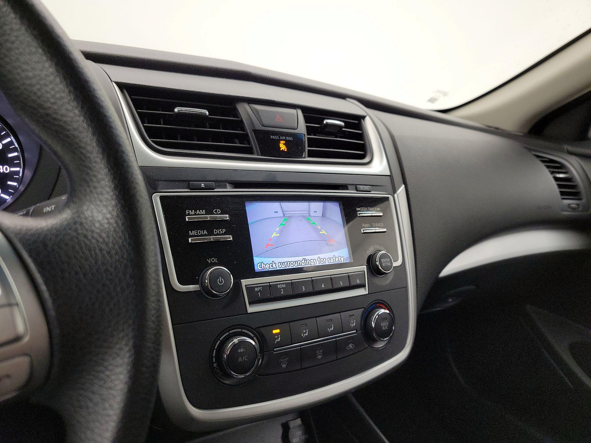 Thumbnail: 2016 Nissan Altima - 14