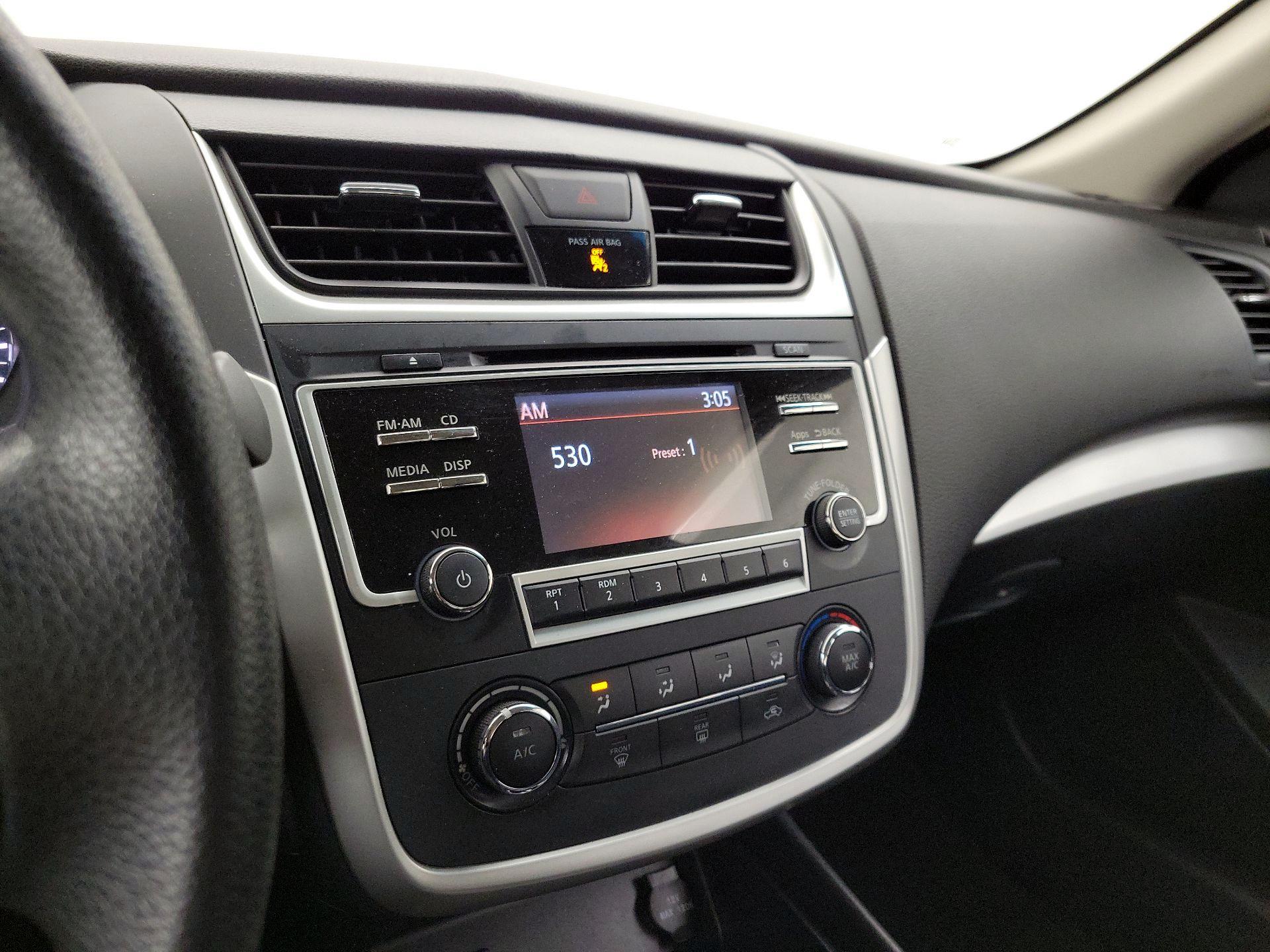 Thumbnail: 2016 Nissan Altima - 15