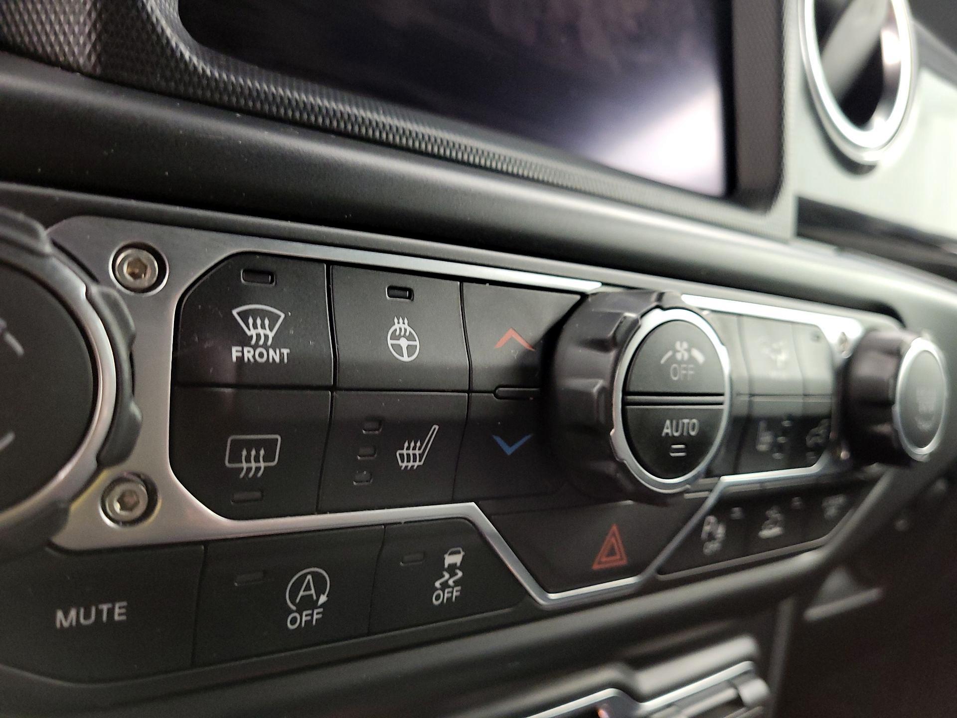 Thumbnail: 2022 Jeep Wrangler - 17