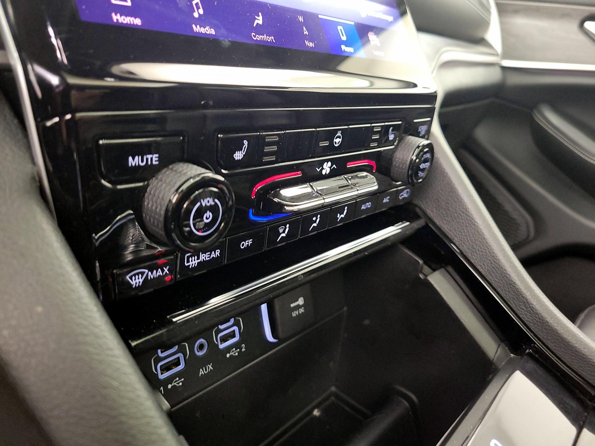 Thumbnail: 2023 Jeep Grand Cherokee - 17