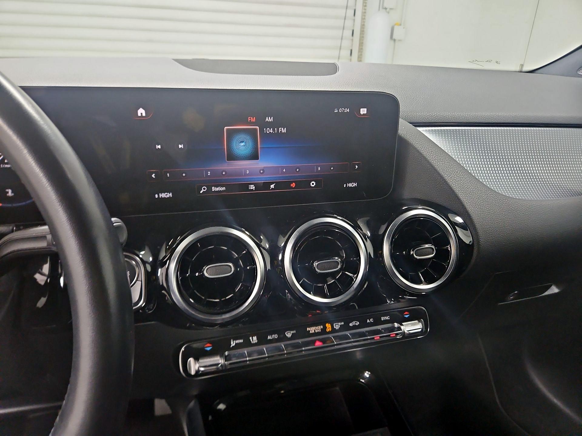 Thumbnail: 2023 Mercedes-Benz GLA - 15