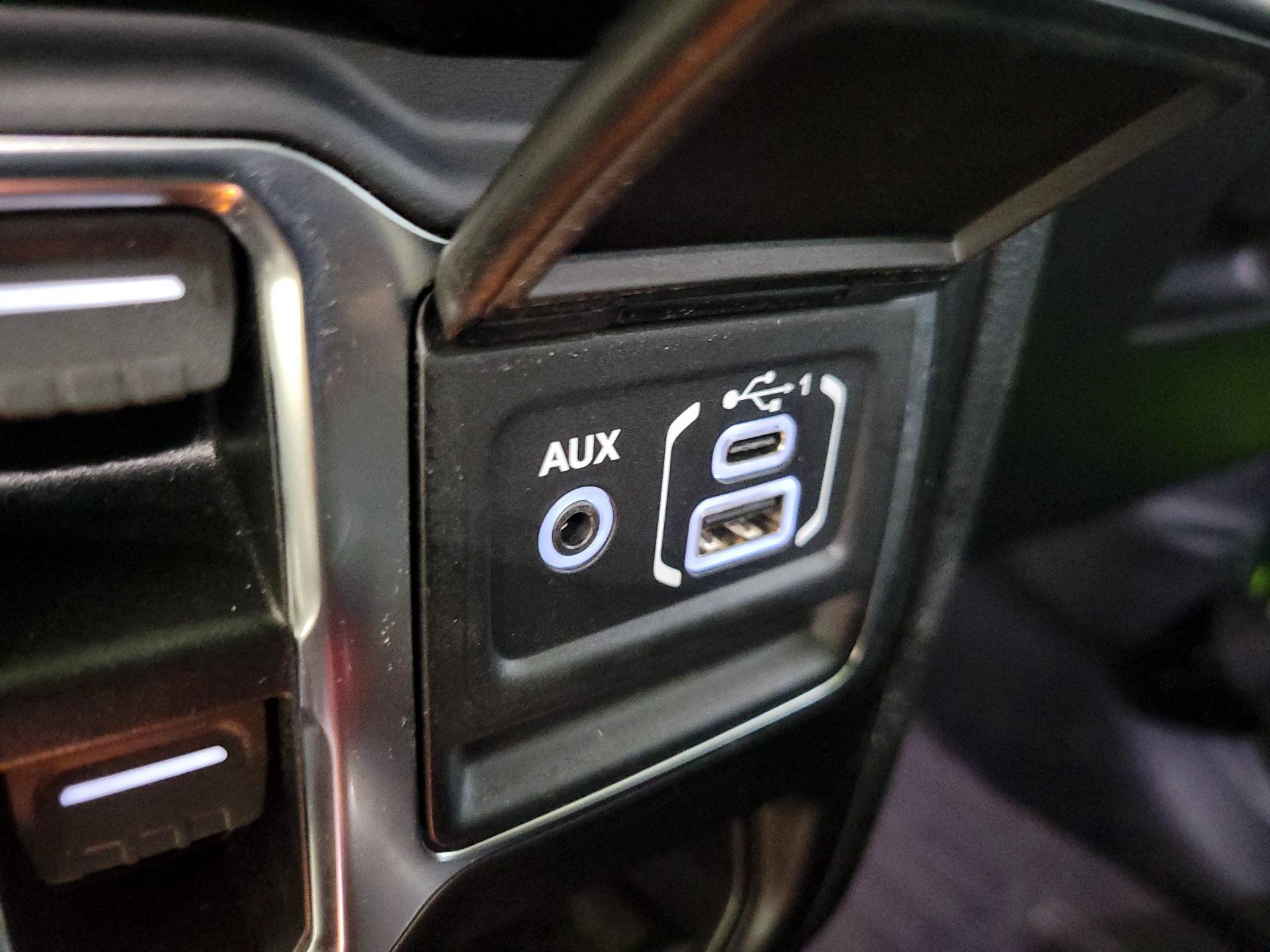 Thumbnail: 2021 Jeep Wrangler - 19