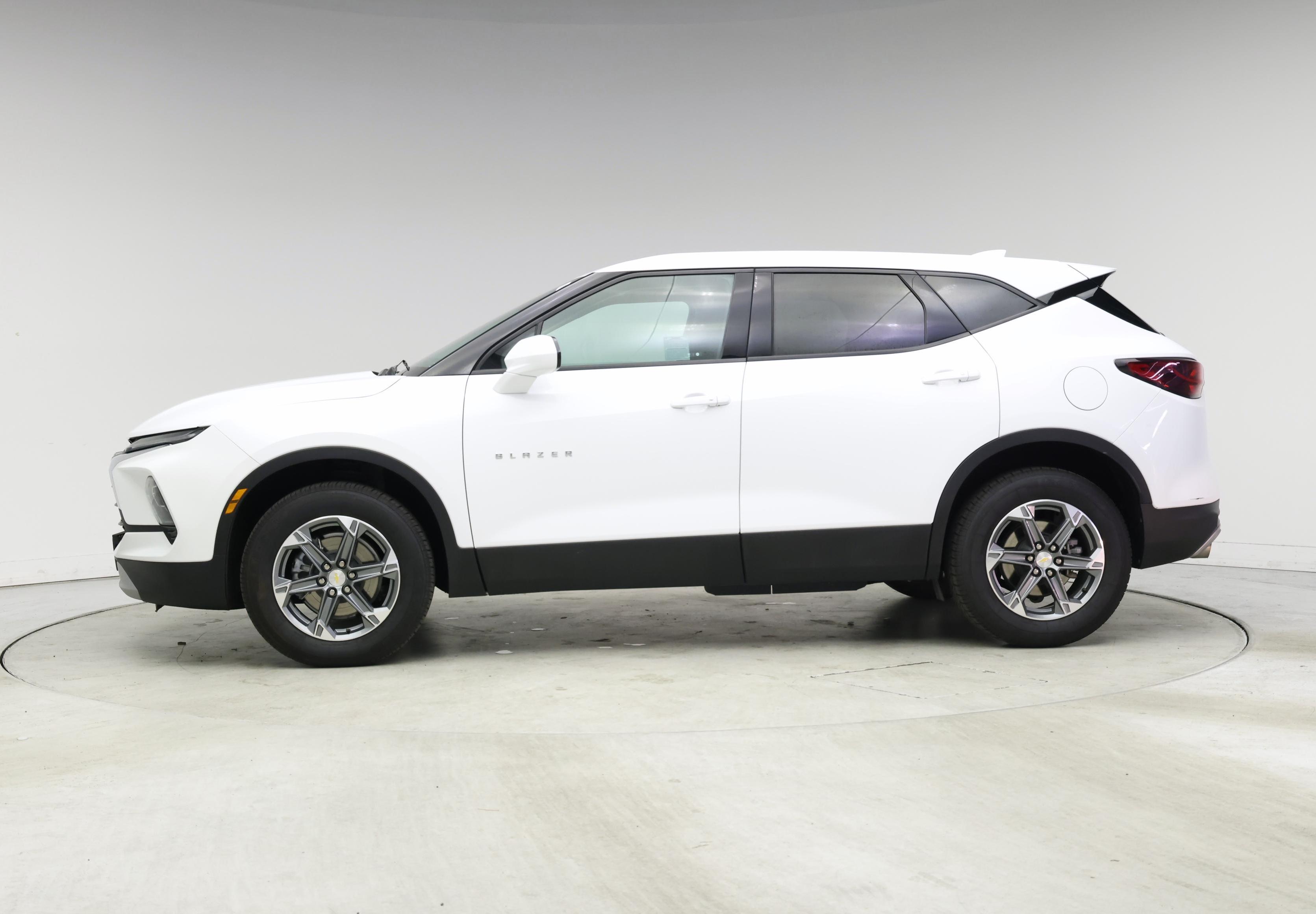 Thumbnail: 2023 Chevrolet Blazer - 3