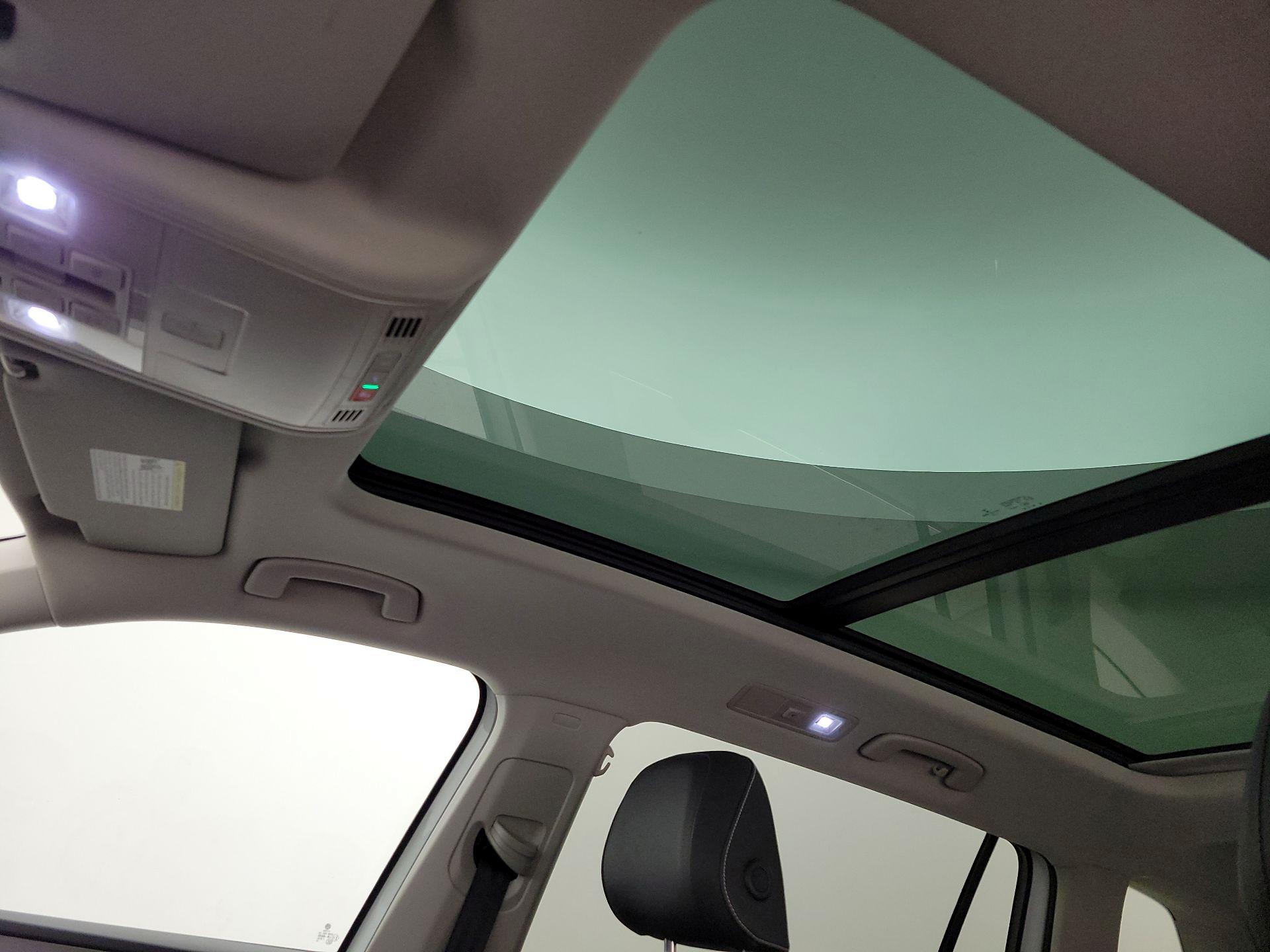 Thumbnail: 2022 Volkswagen Tiguan - 19