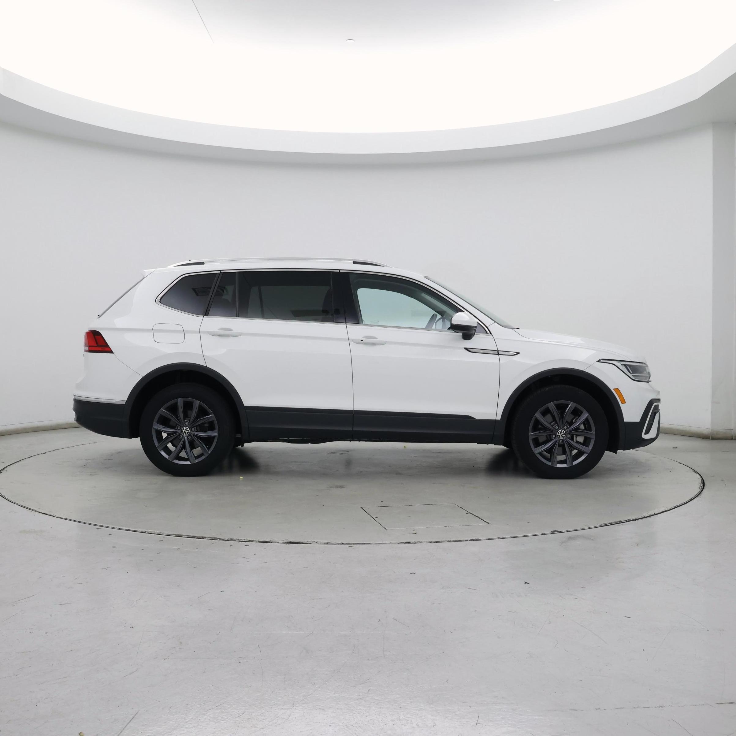 Thumbnail: 2022 Volkswagen Tiguan - 7