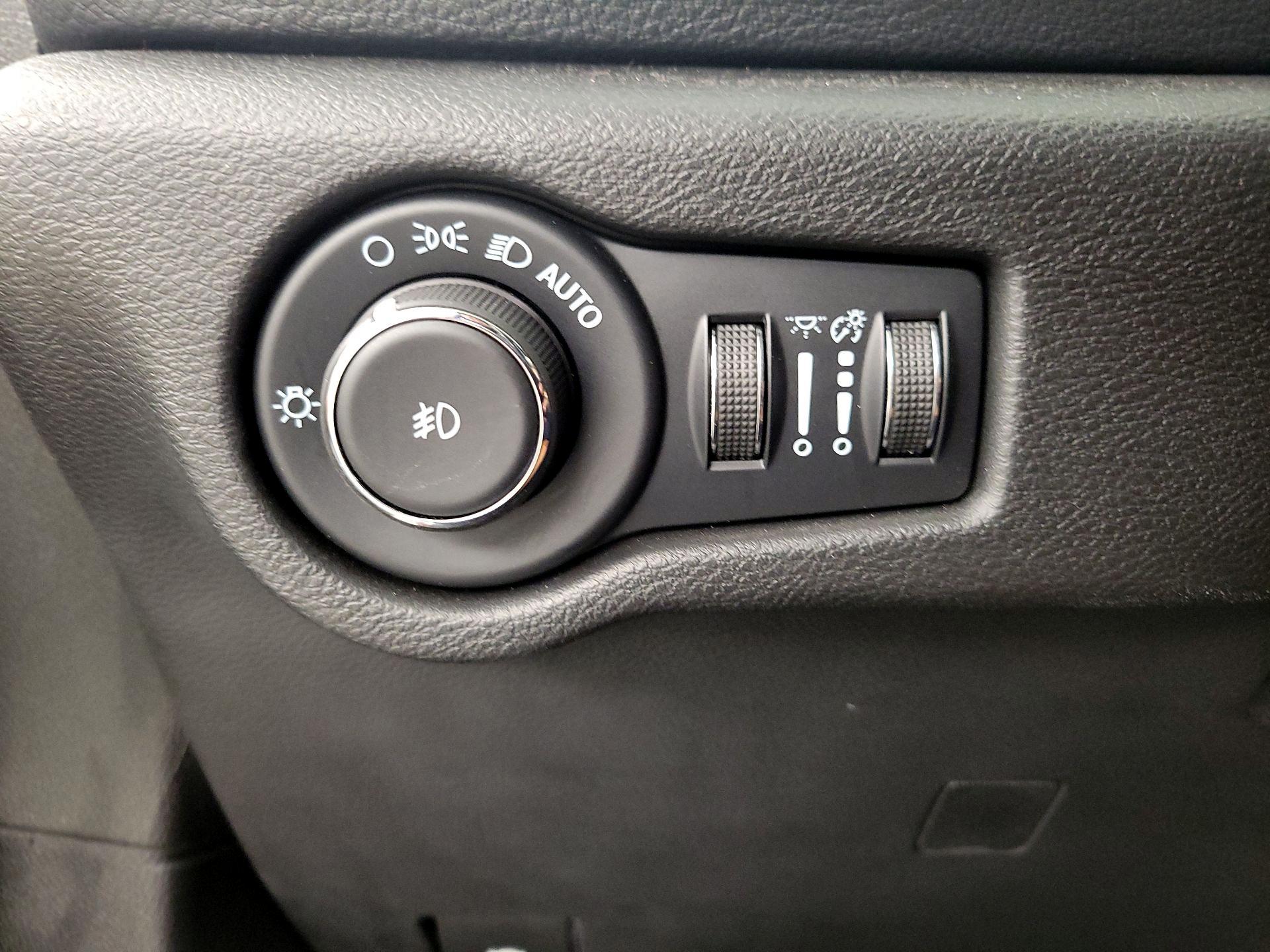 Thumbnail: 2022 Chrysler Pacifica - 13