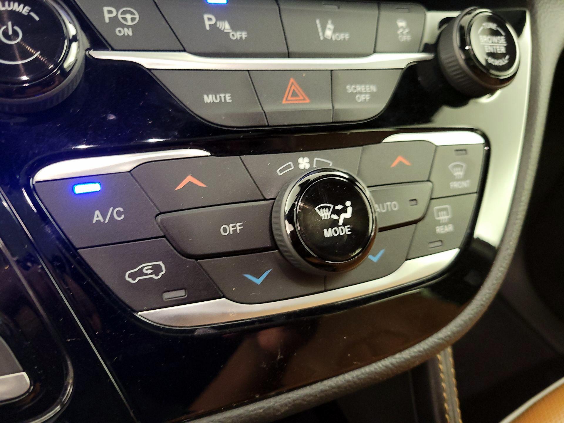 Thumbnail: 2022 Chrysler Pacifica - 17