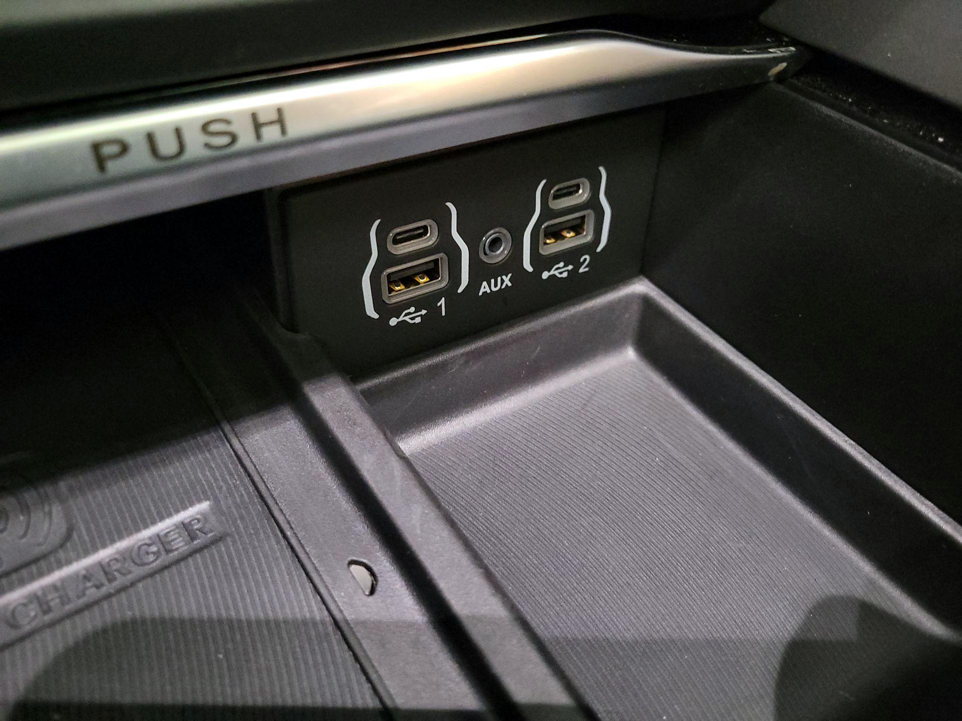 Thumbnail: 2022 Chrysler Pacifica - 19