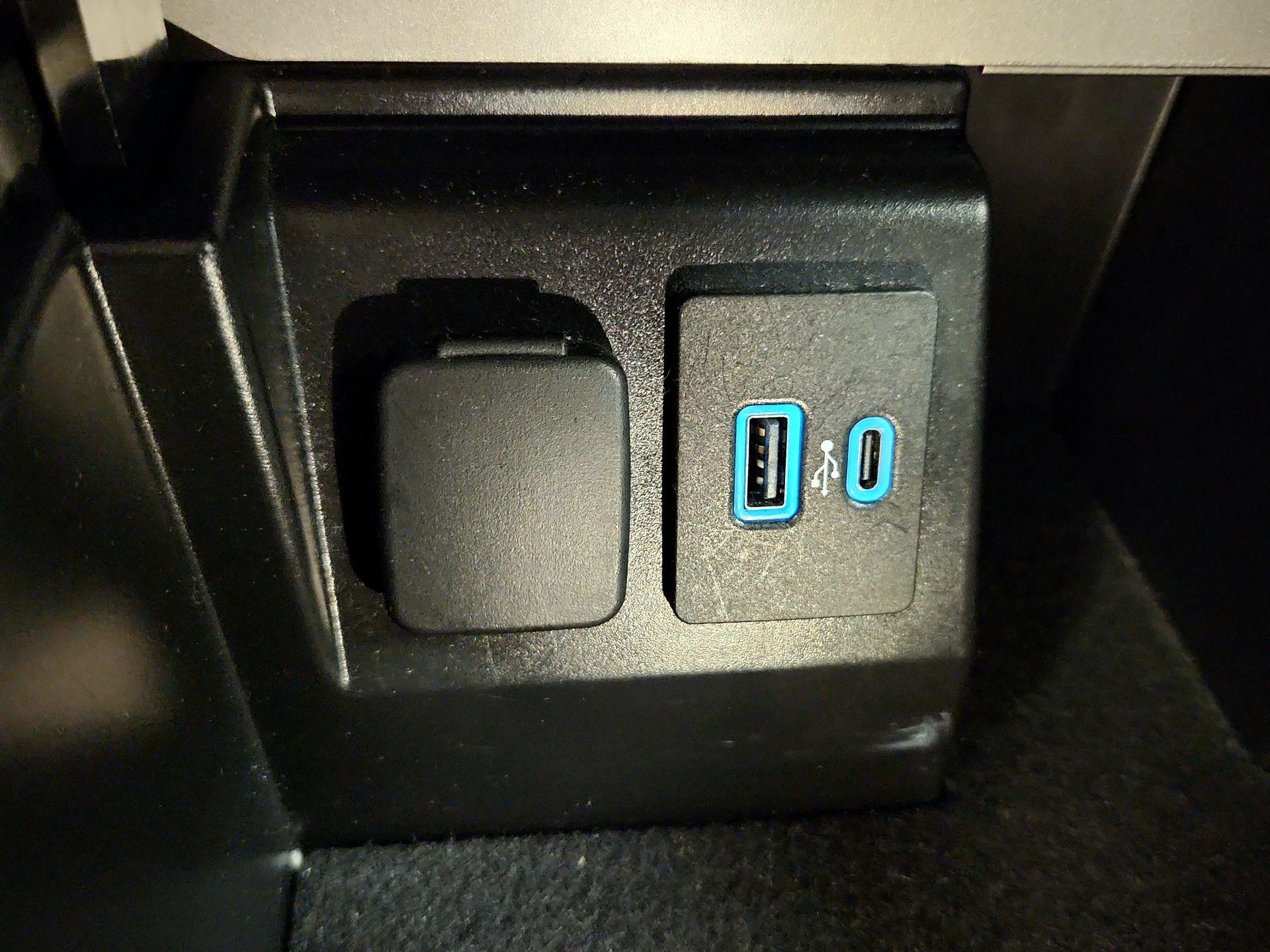 Thumbnail: 2023 Ford Explorer - 18