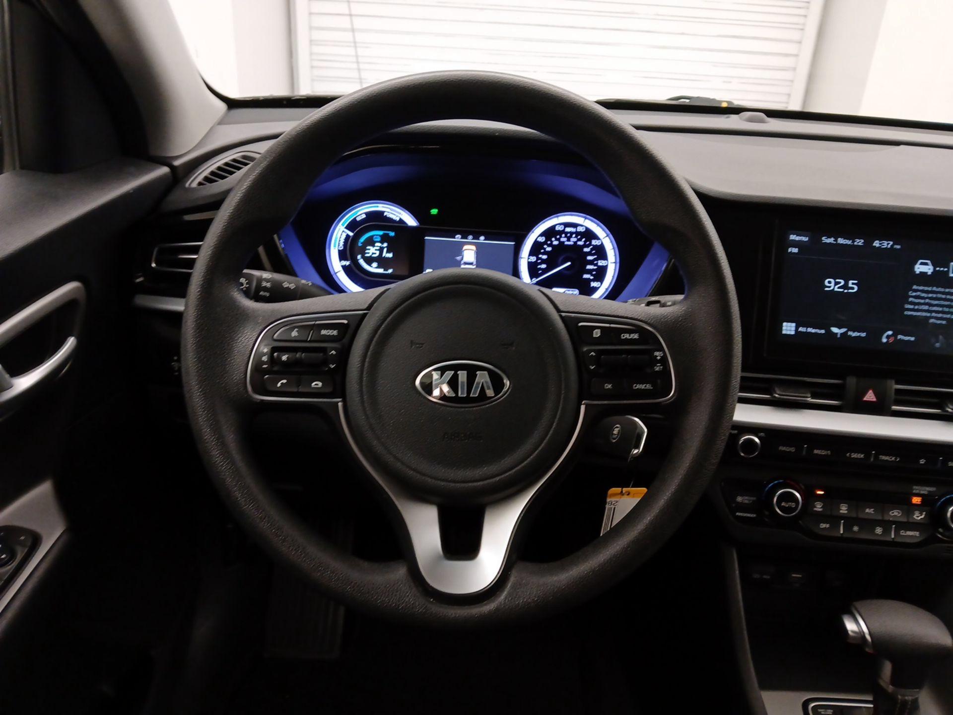 Thumbnail: 2020 Kia Niro - 10