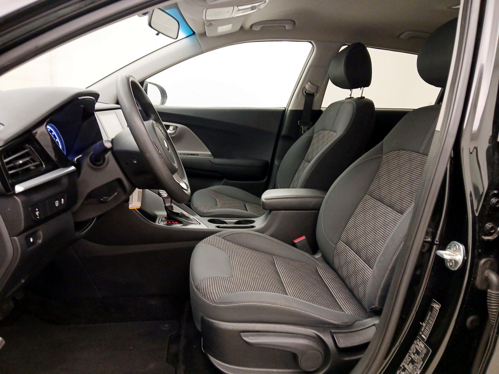 Thumbnail: 2020 Kia Niro - 11