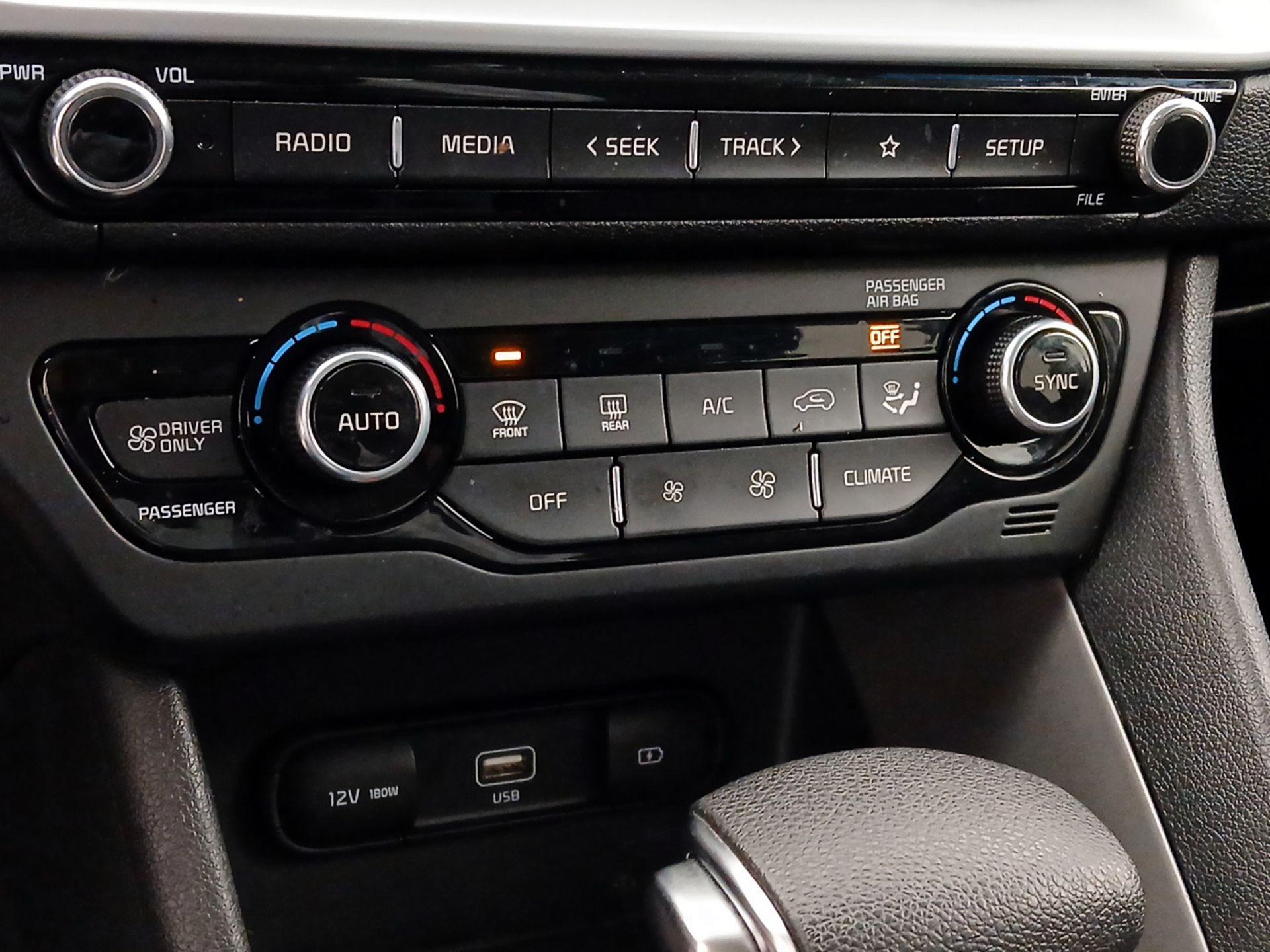 Thumbnail: 2020 Kia Niro - 16