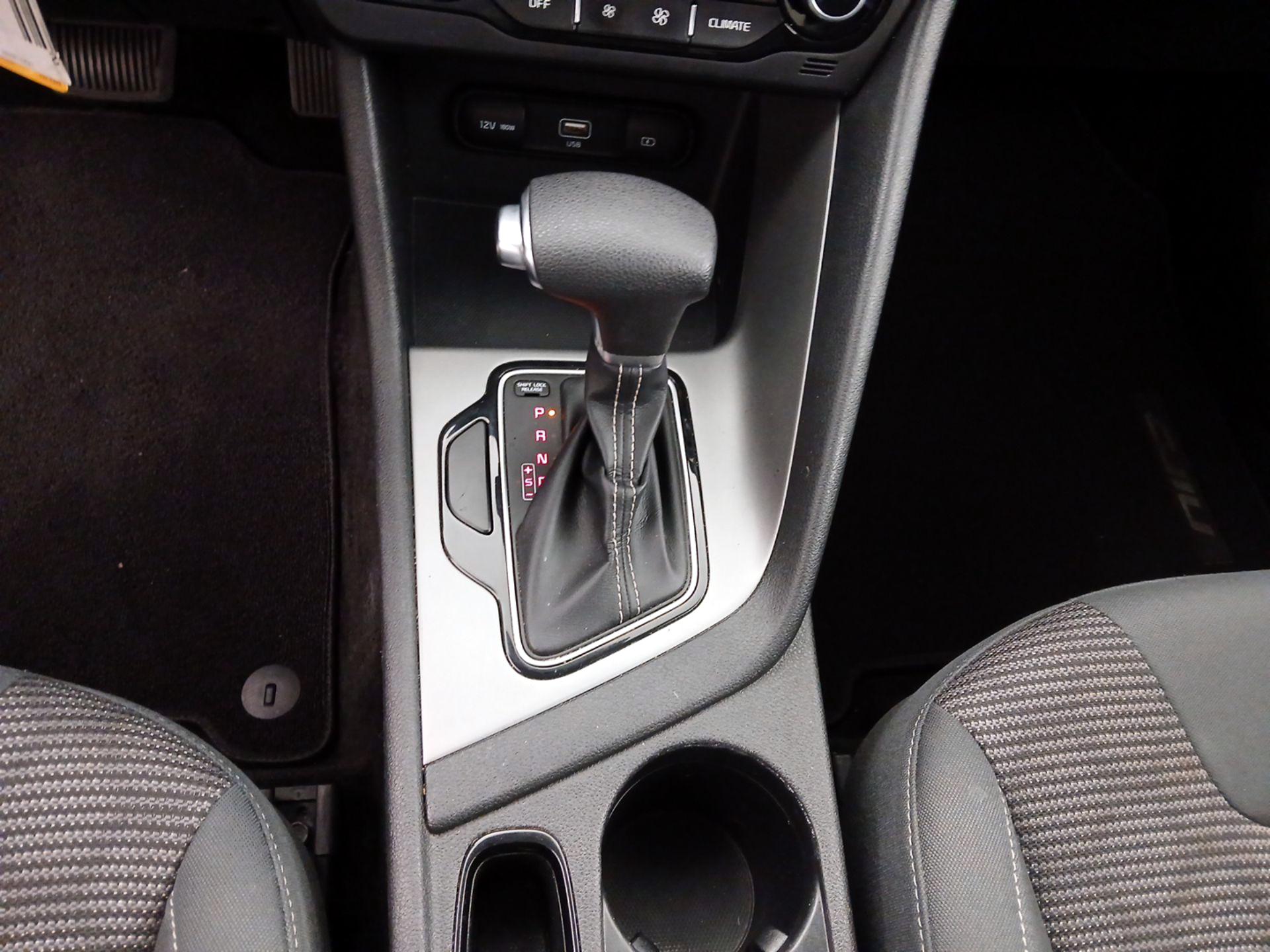 Thumbnail: 2020 Kia Niro - 17