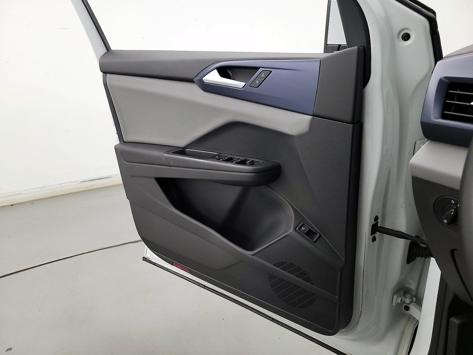 Thumbnail: 2022 Volkswagen Taos - 12