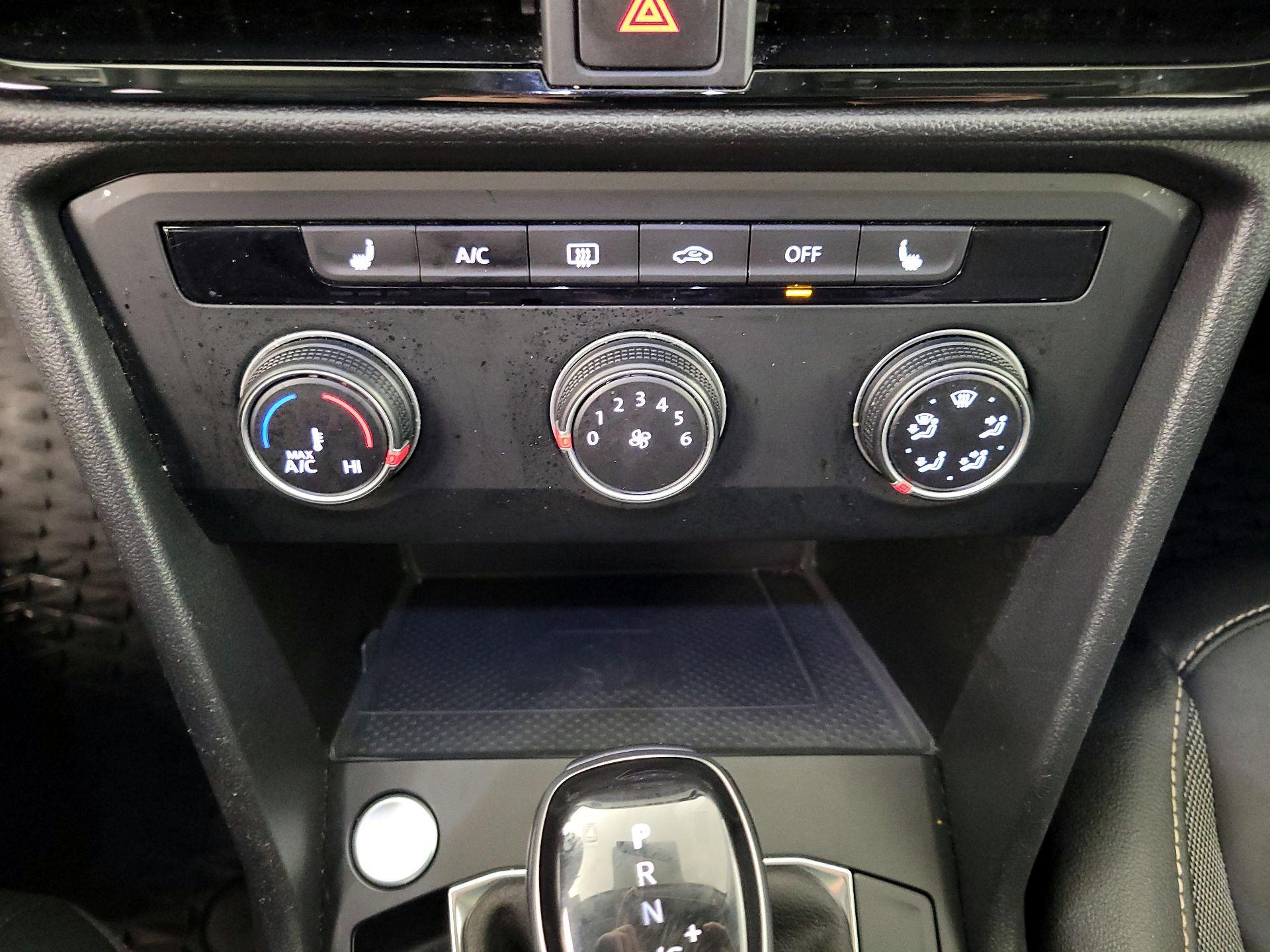 Thumbnail: 2022 Volkswagen Taos - 16