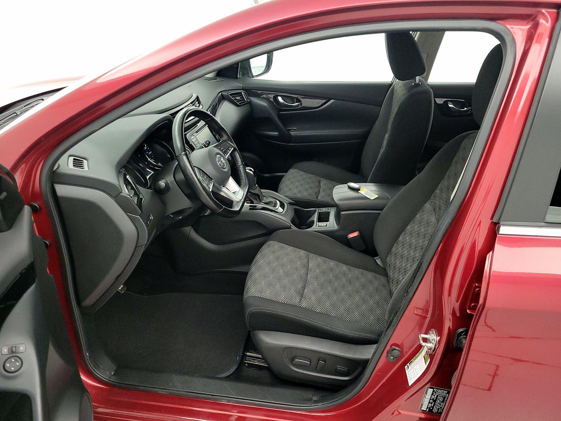 Thumbnail: 2021 Nissan Rogue Sport - 11