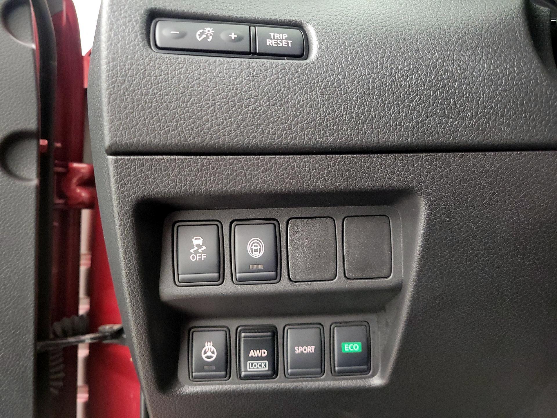 Thumbnail: 2021 Nissan Rogue Sport - 13