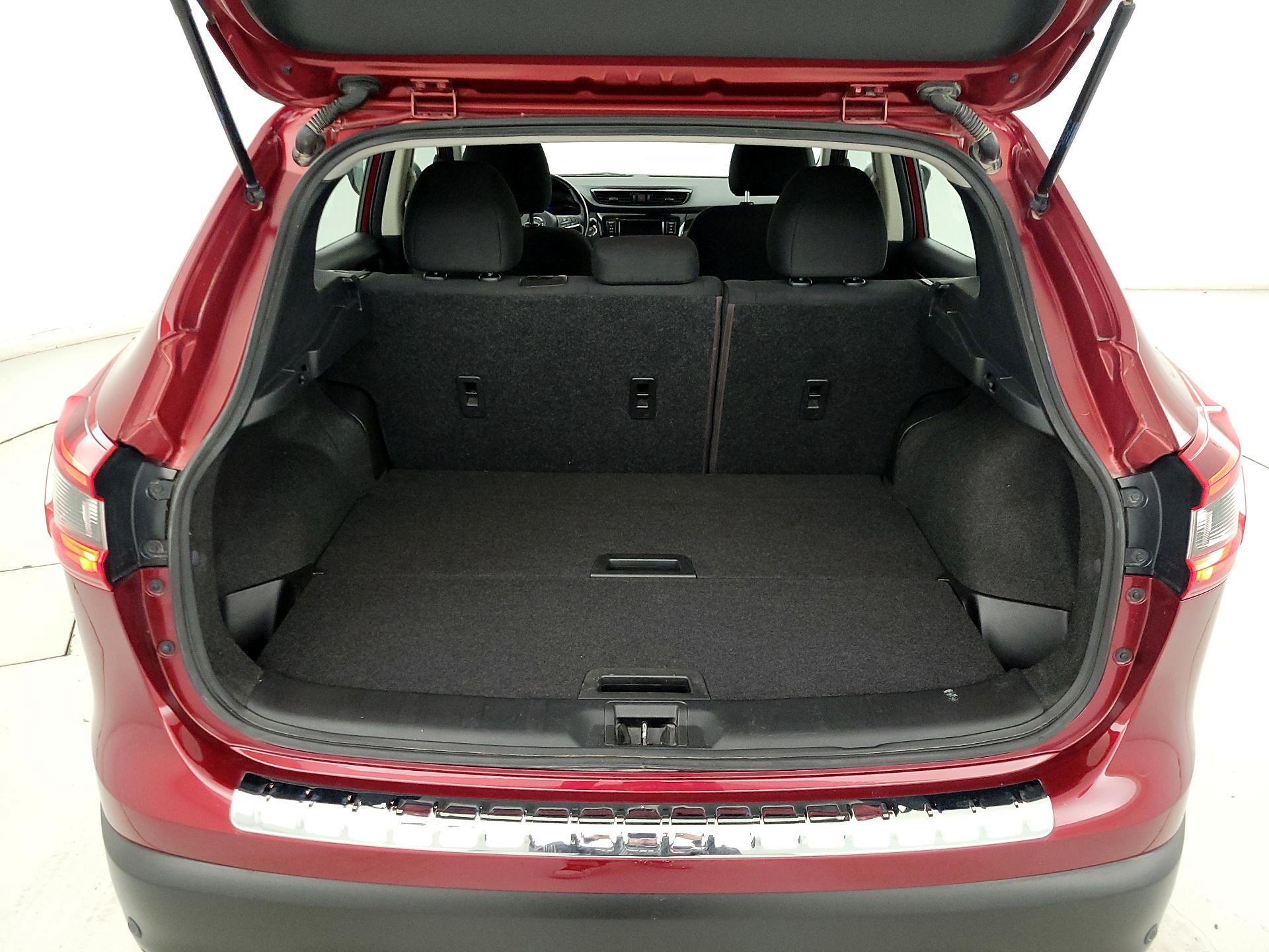 Thumbnail: 2021 Nissan Rogue Sport - 20