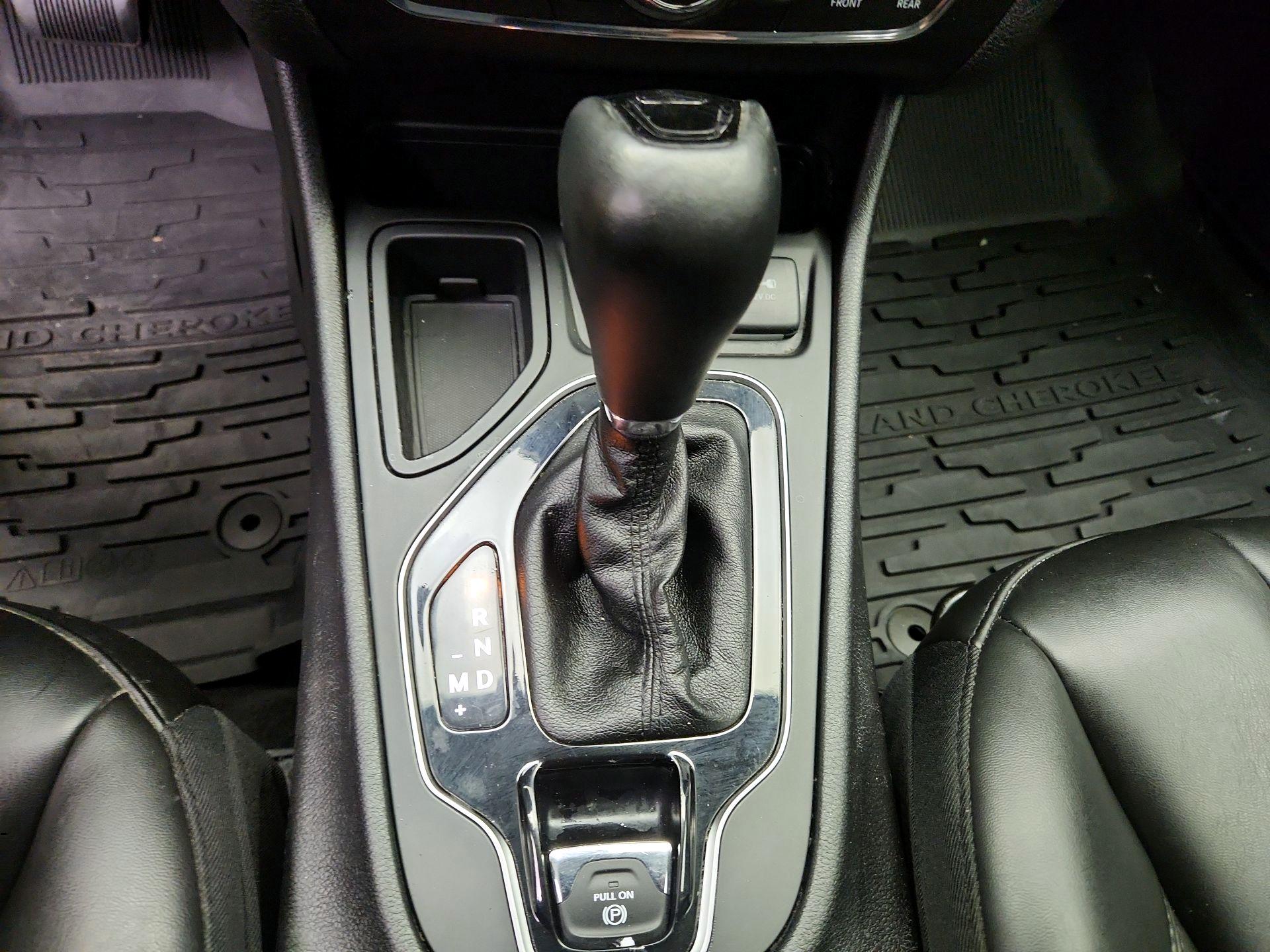 Thumbnail: 2020 Jeep Cherokee - 17