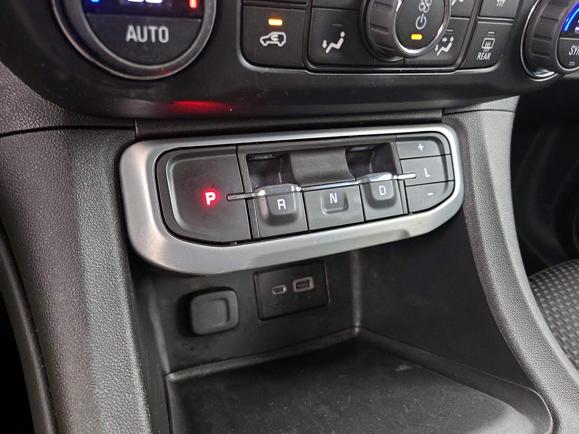 Thumbnail: 2022 GMC Acadia - 17