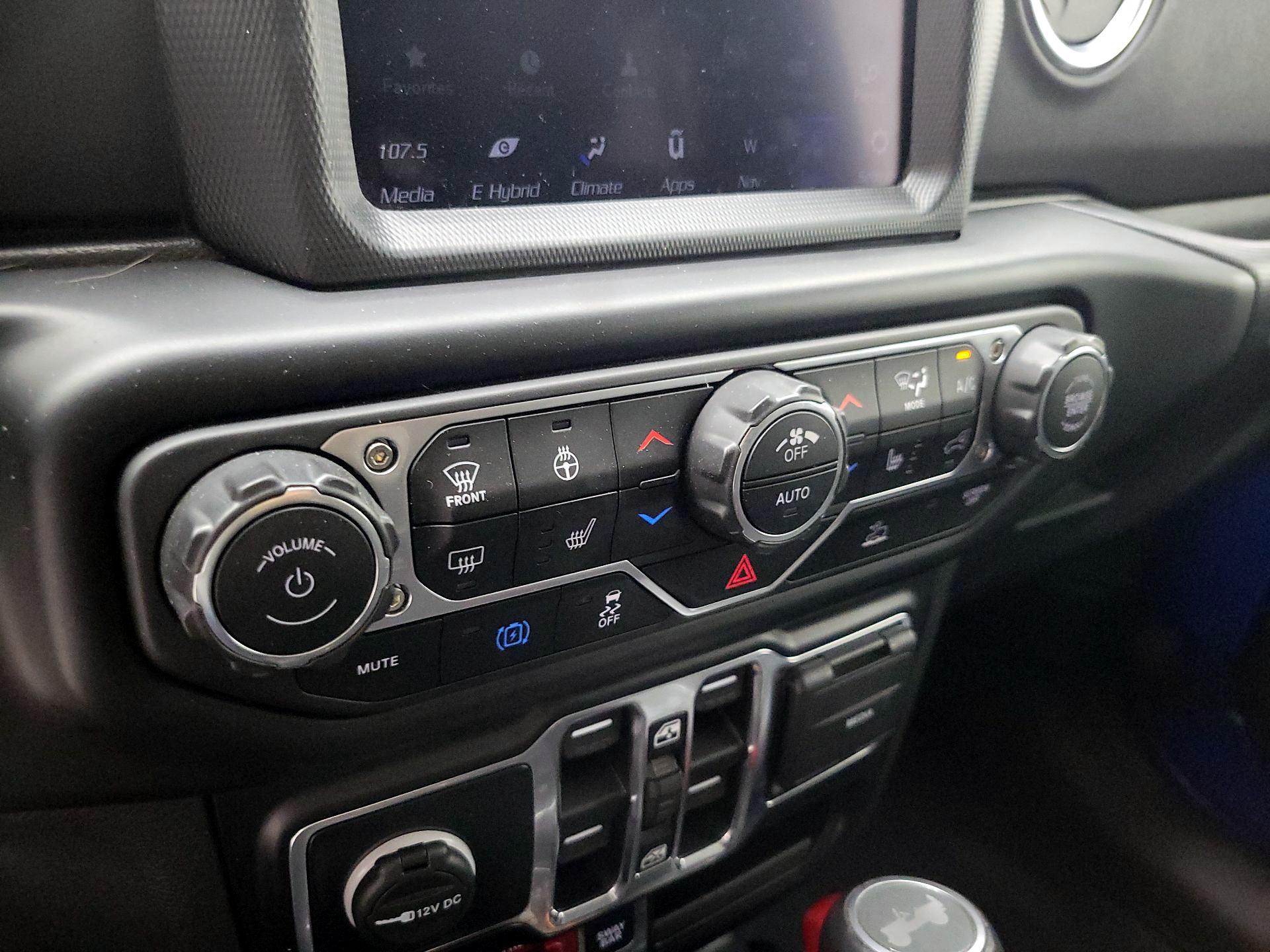 Thumbnail: 2022 Jeep Wrangler - 15