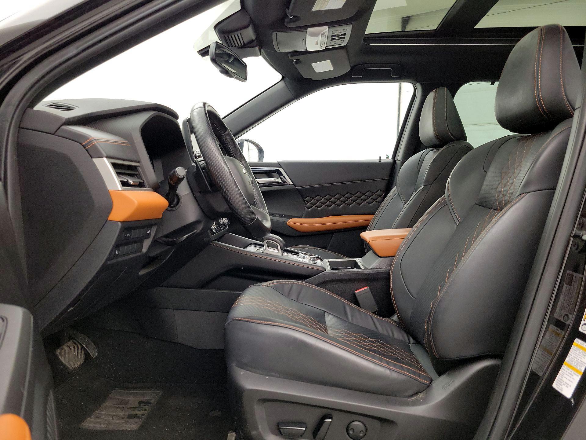 Thumbnail: 2022 Mitsubishi Outlander - 11