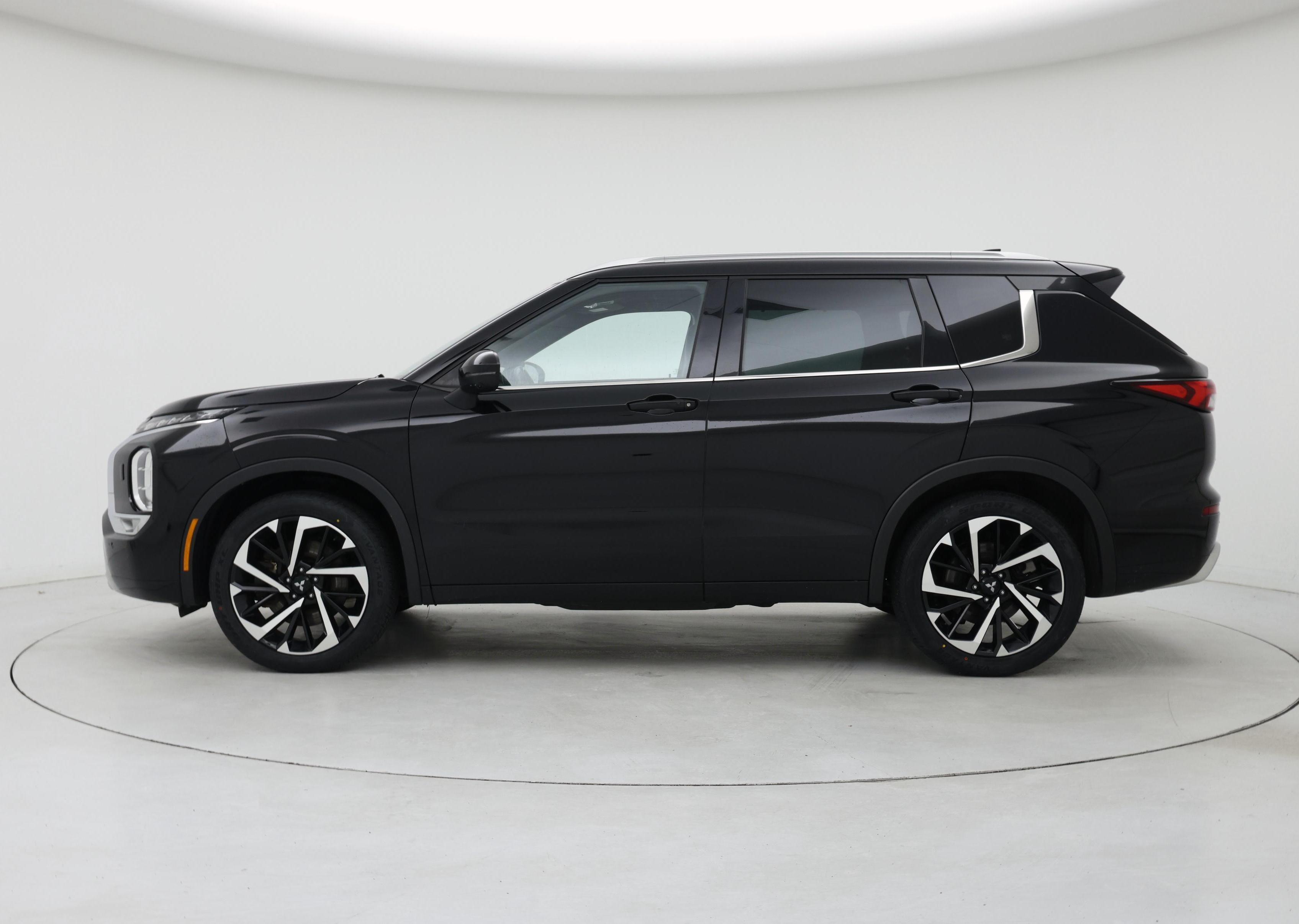 Thumbnail: 2022 Mitsubishi Outlander - 3