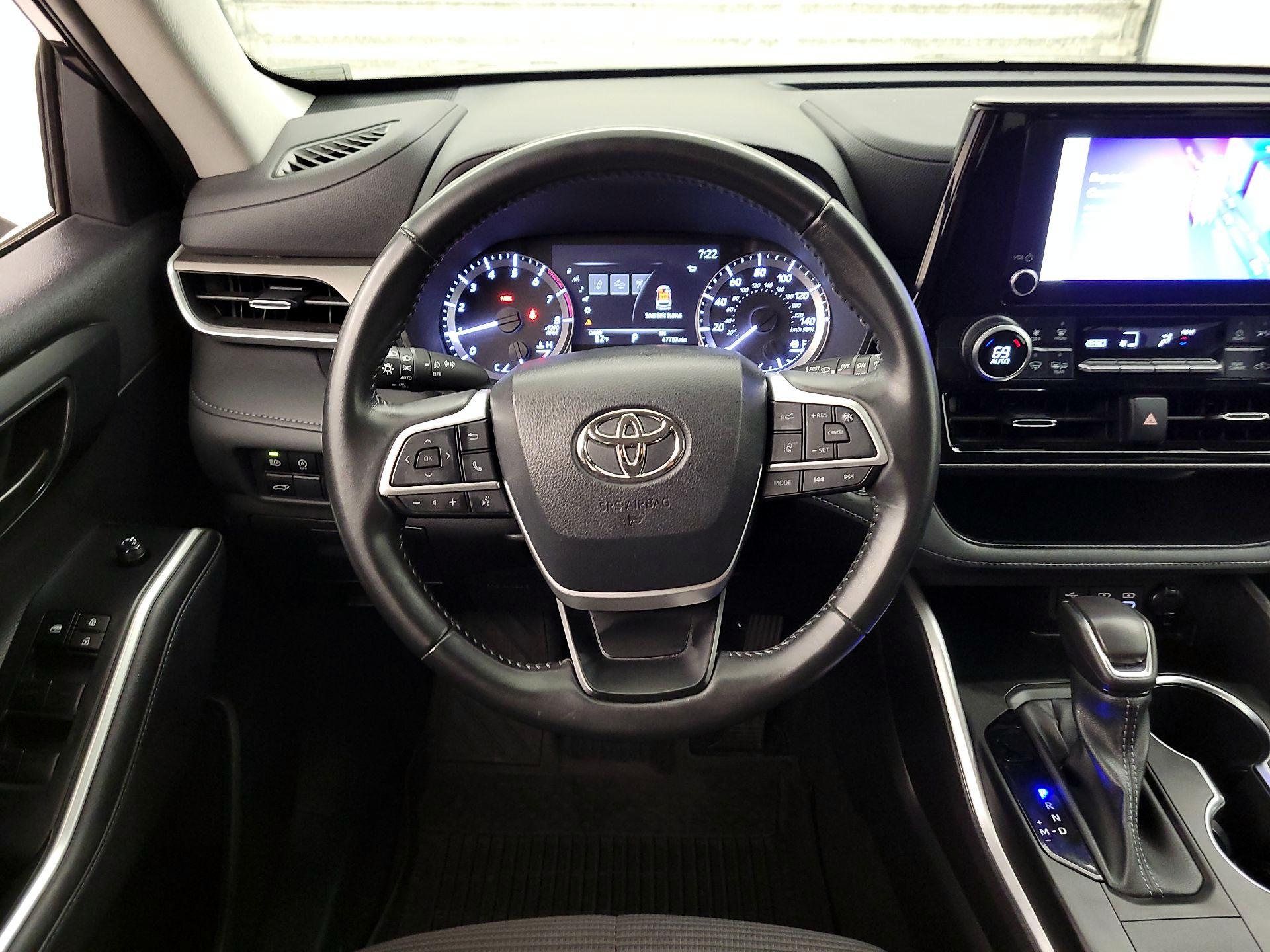 Thumbnail: 2023 Toyota Highlander - 10