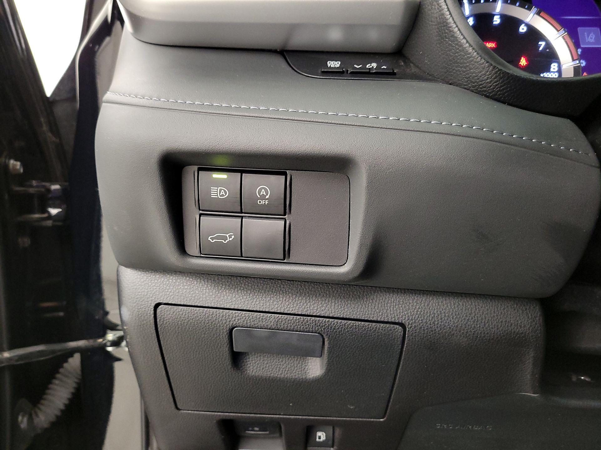 Thumbnail: 2023 Toyota Highlander - 13