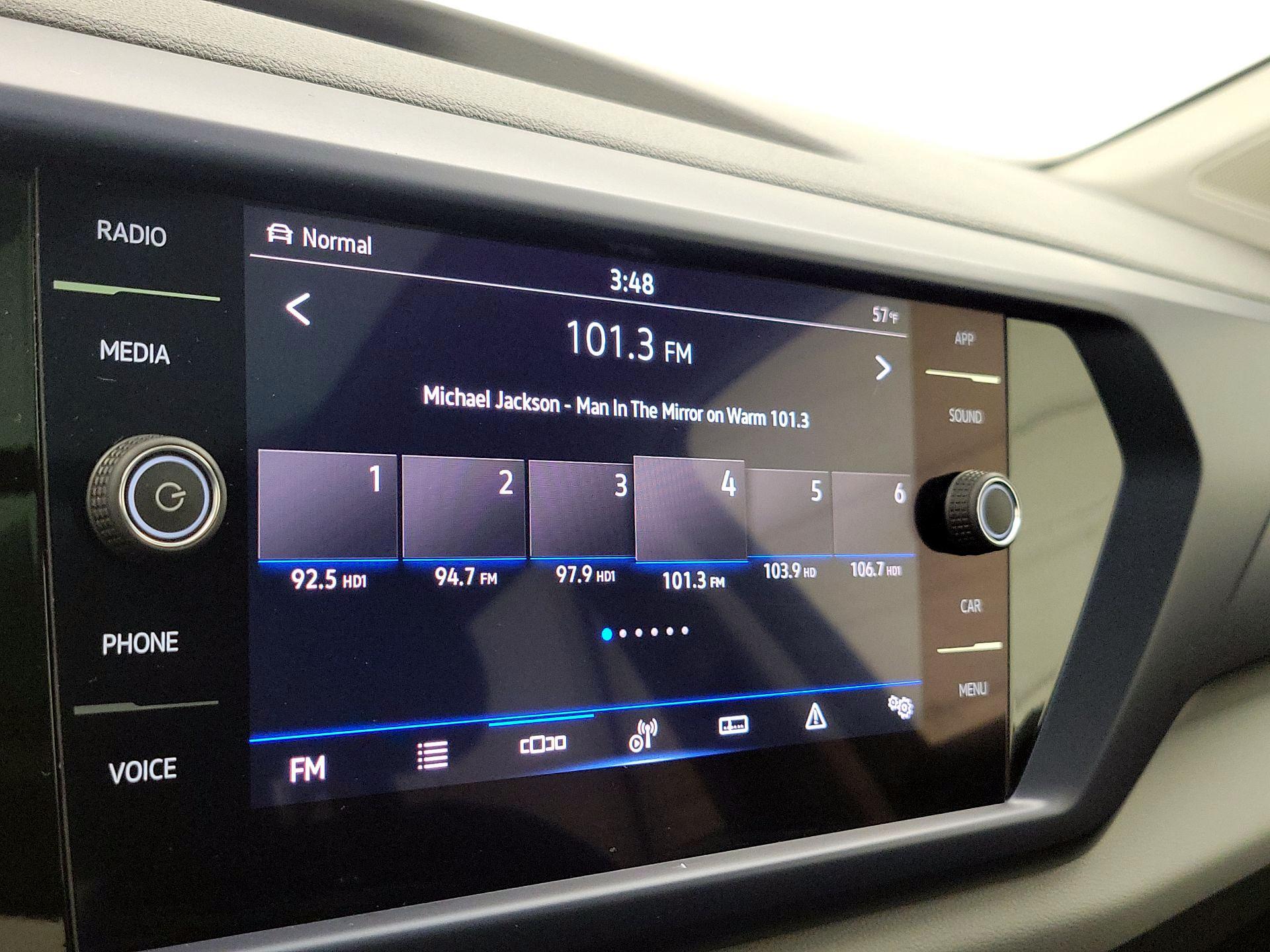 Thumbnail: 2022 Volkswagen Taos - 15