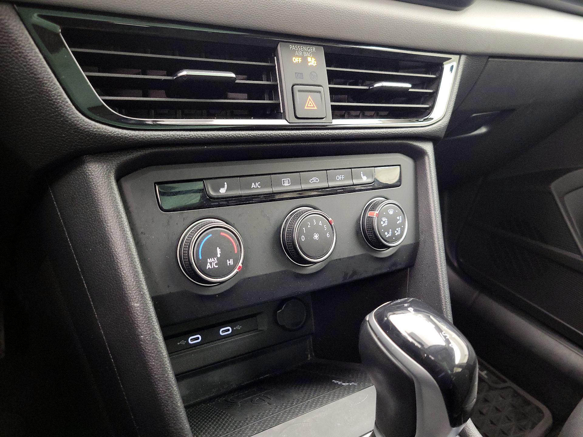 Thumbnail: 2022 Volkswagen Taos - 16