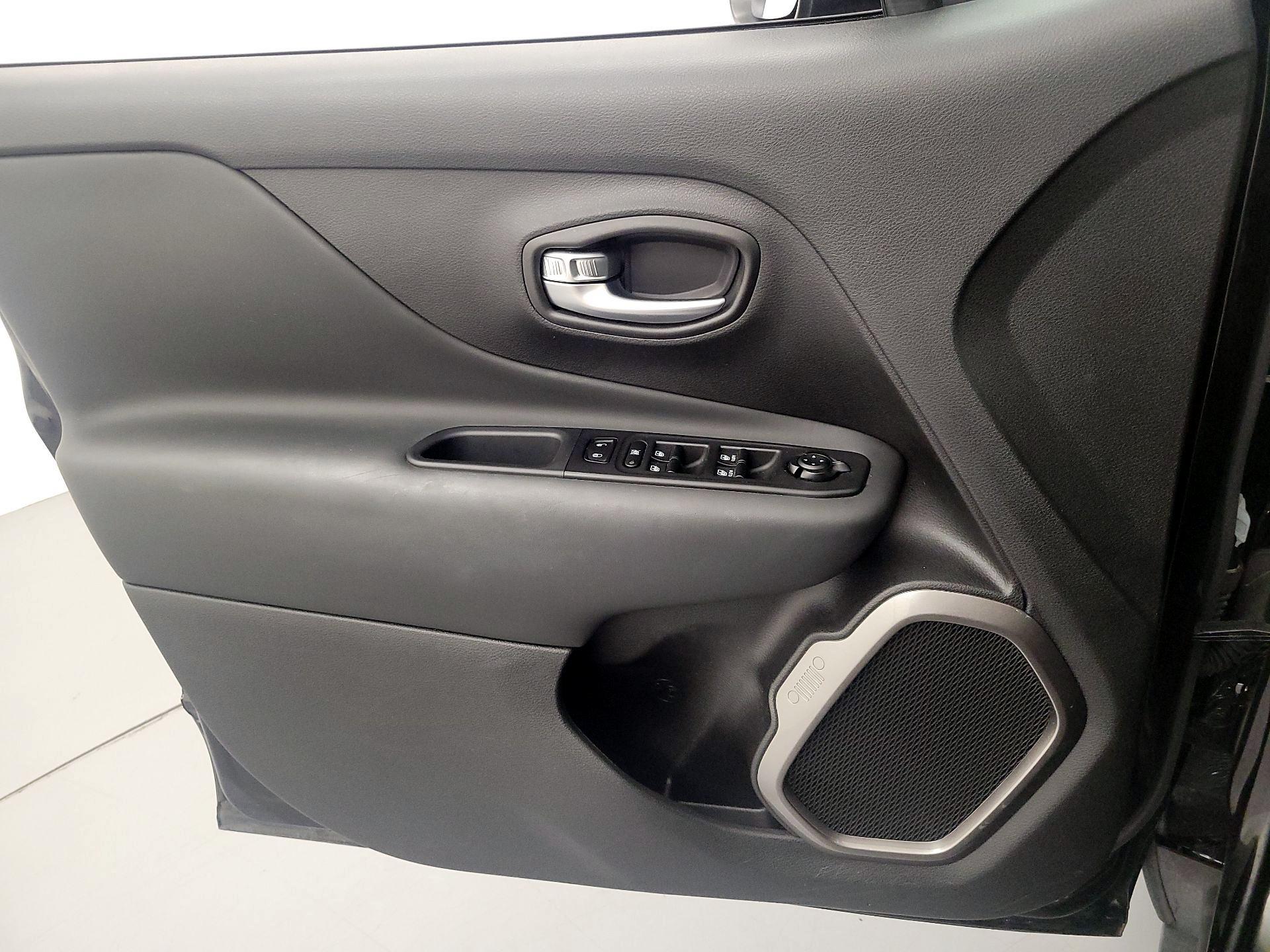 Thumbnail: 2022 Jeep Renegade - 12