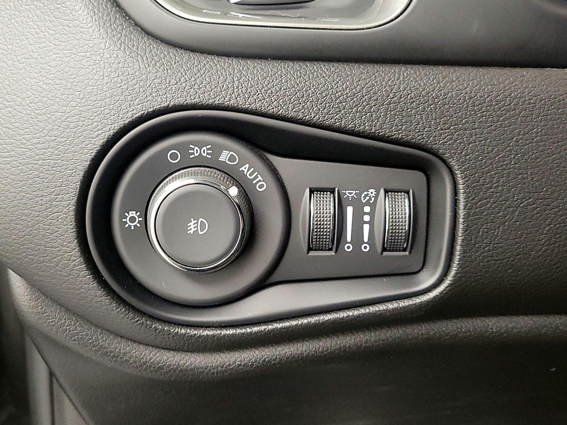 Thumbnail: 2022 Jeep Renegade - 13