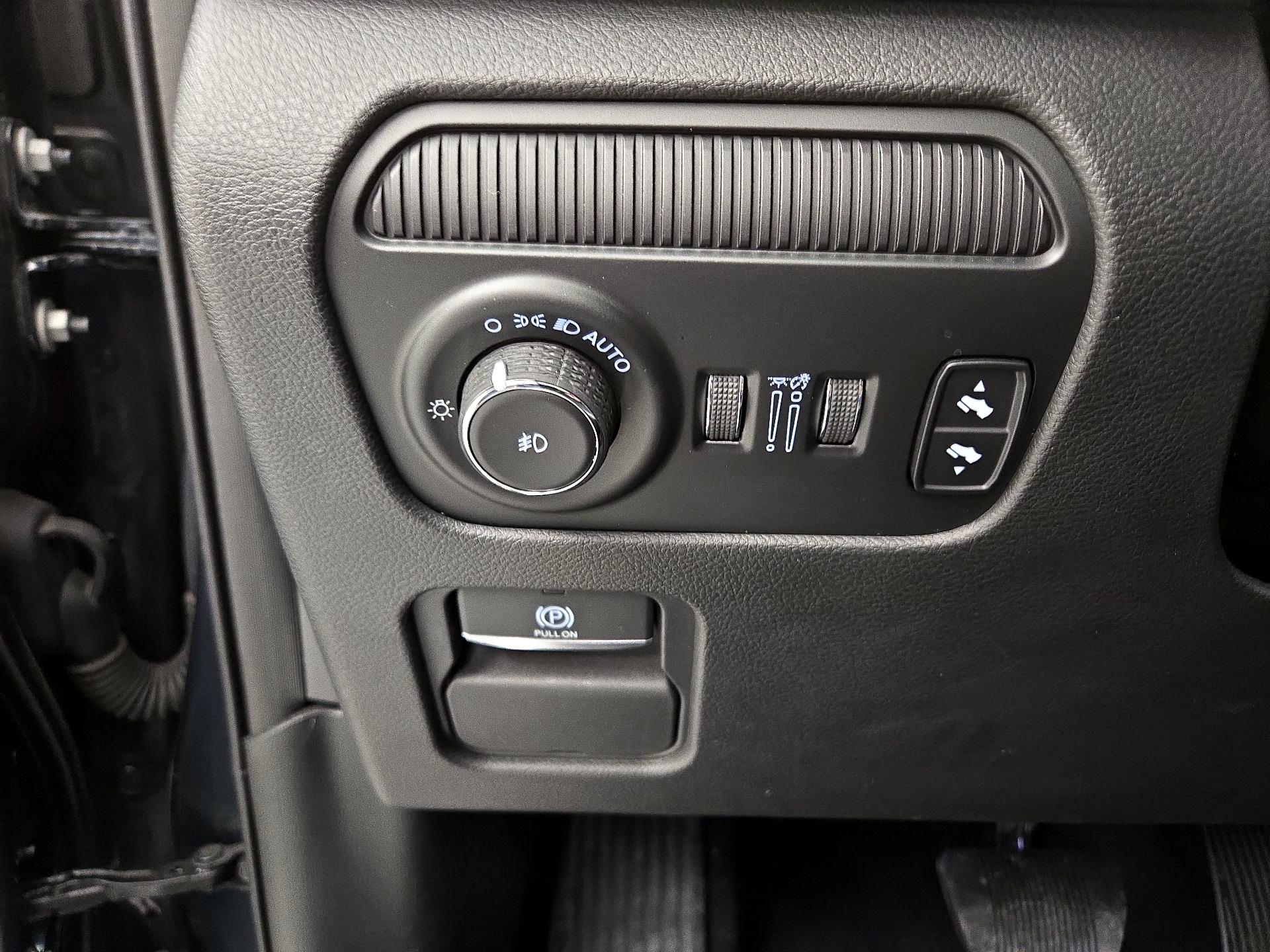 Thumbnail: 2022 Jeep Grand Wagoneer - 13