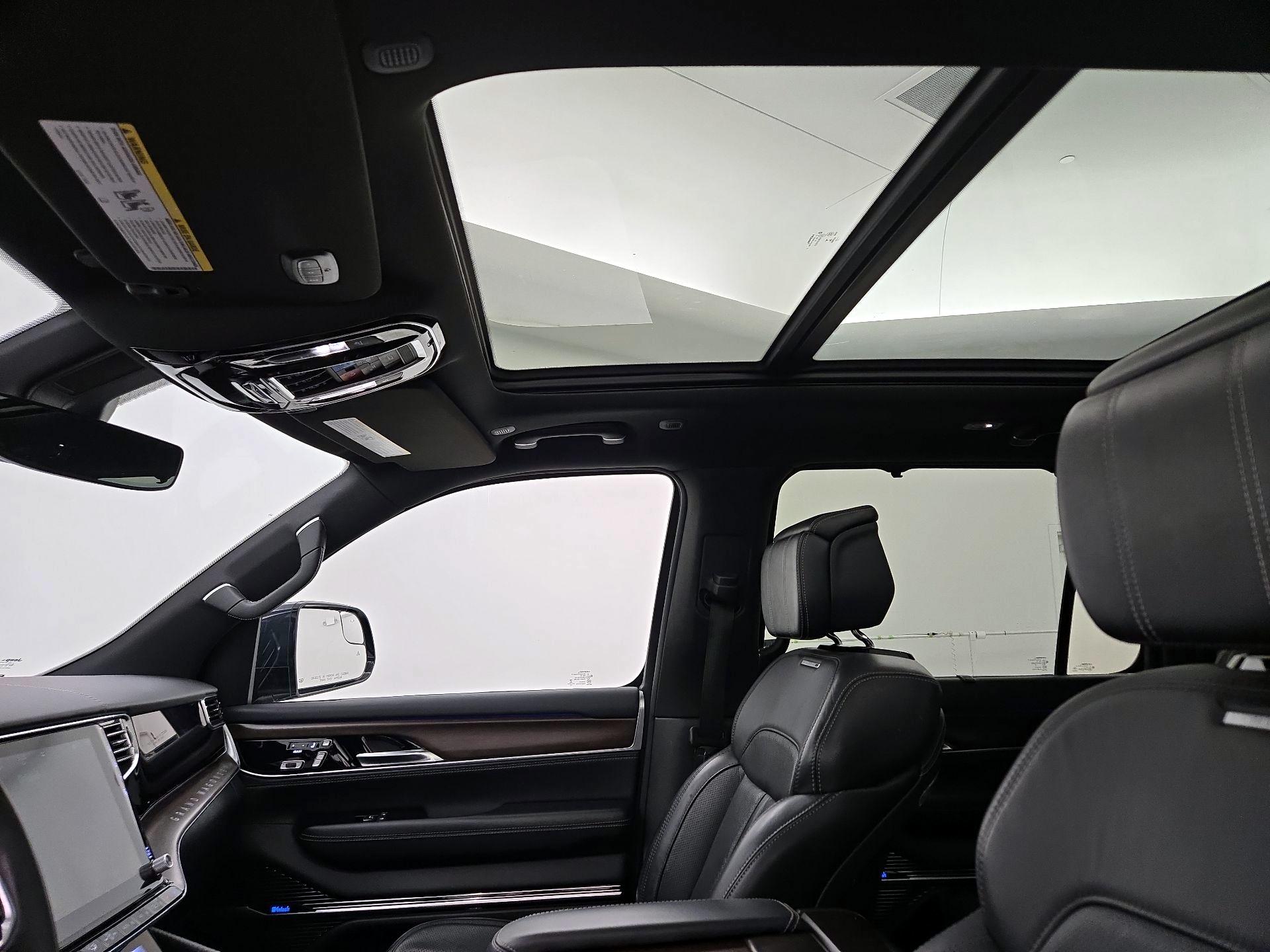 Thumbnail: 2022 Jeep Grand Wagoneer - 20