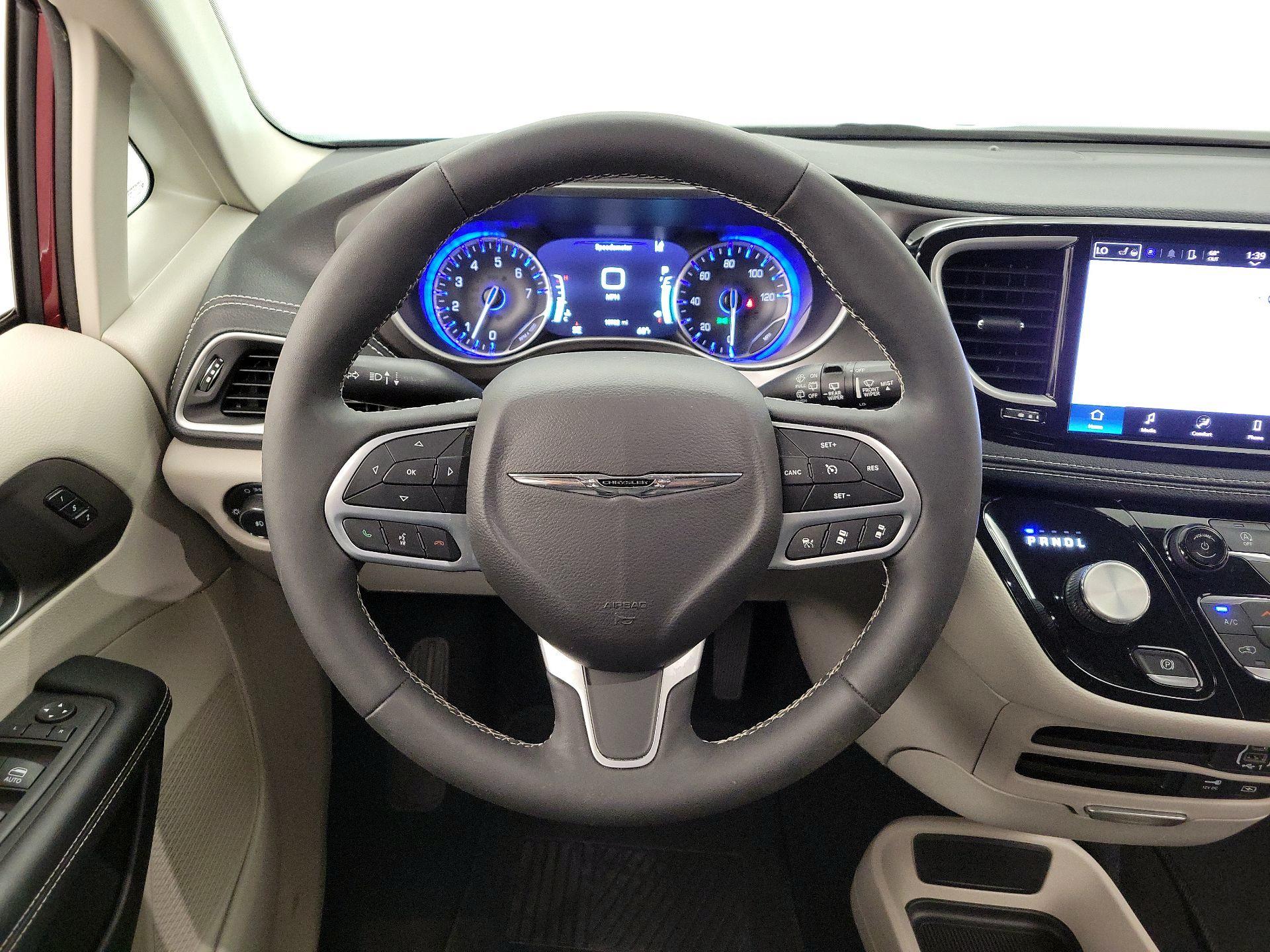 Thumbnail: 2022 Chrysler Pacifica - 10