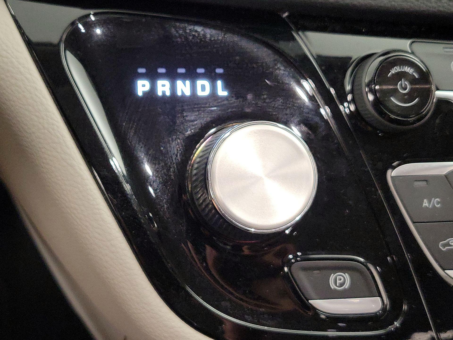 Thumbnail: 2022 Chrysler Pacifica - 17