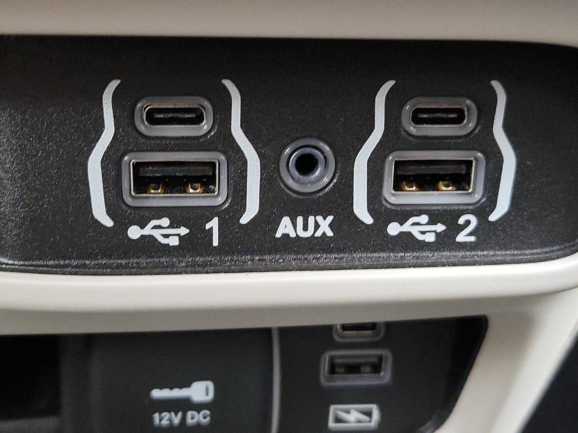 Thumbnail: 2022 Chrysler Pacifica - 18