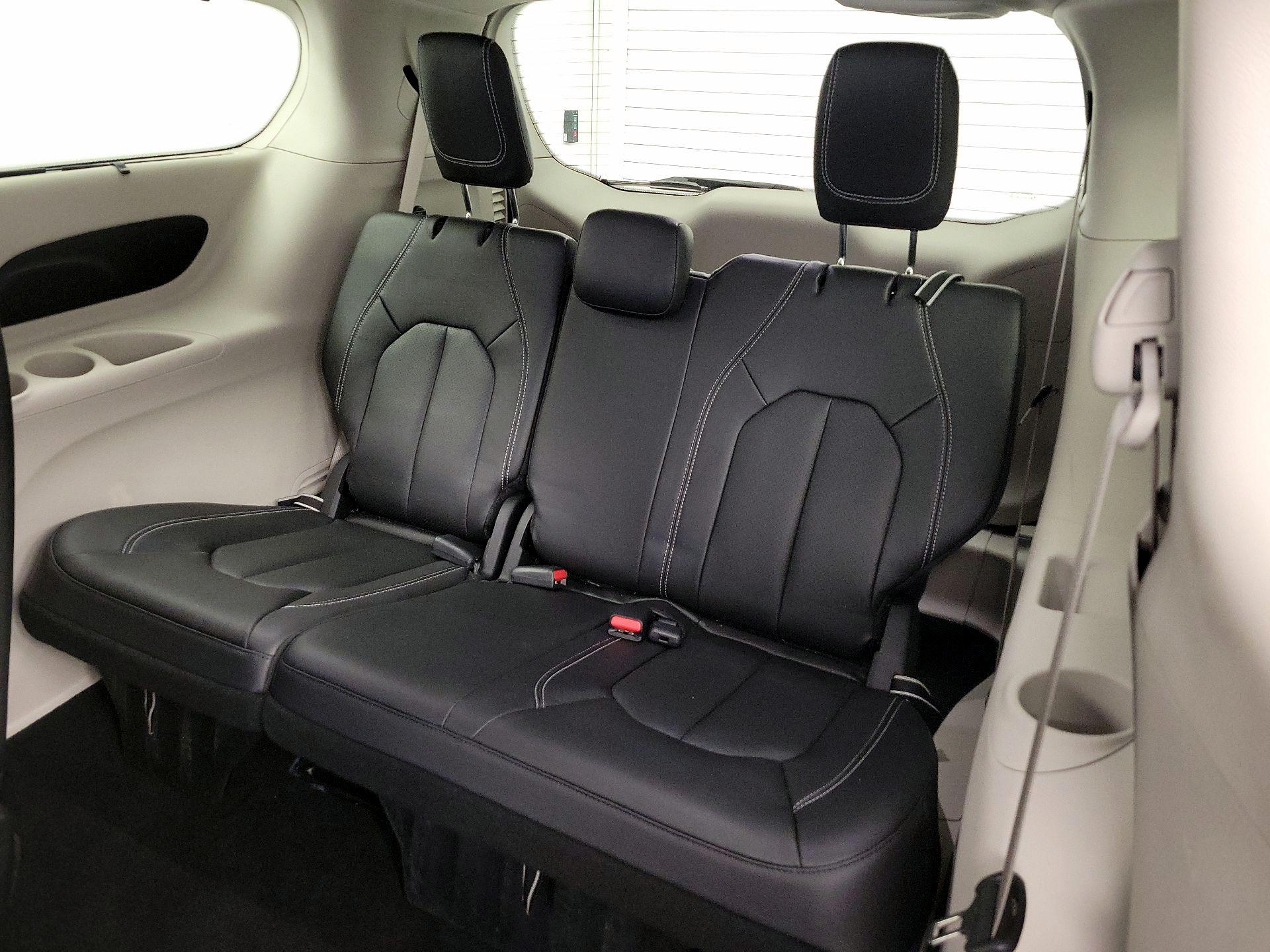 Thumbnail: 2022 Chrysler Pacifica - 20