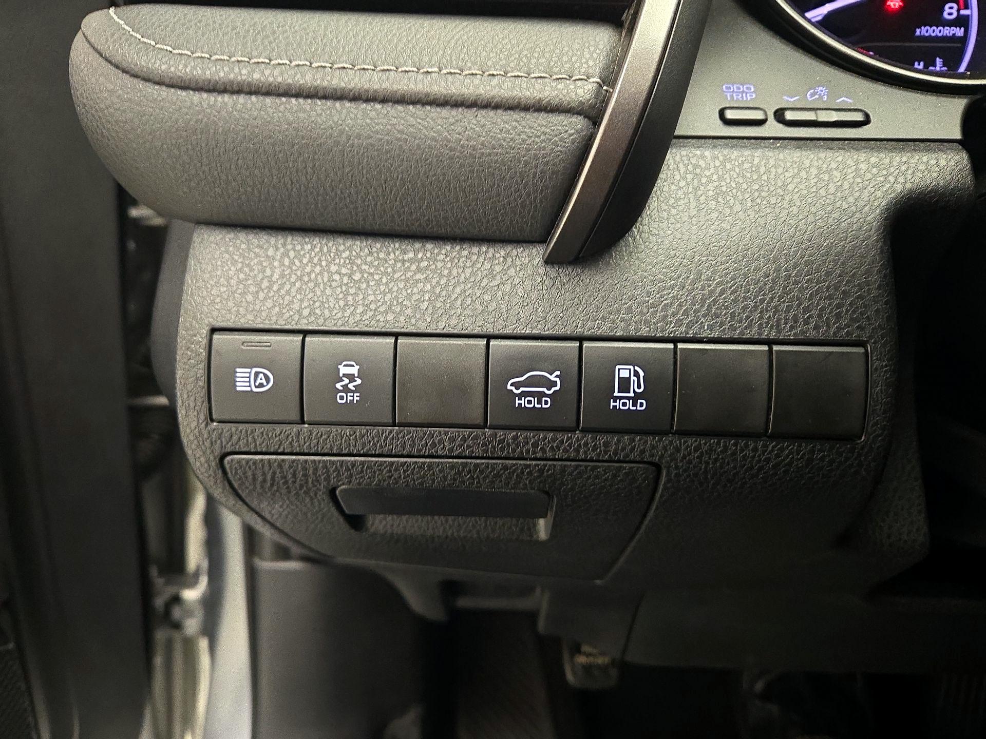 Thumbnail: 2022 Toyota Camry - 13