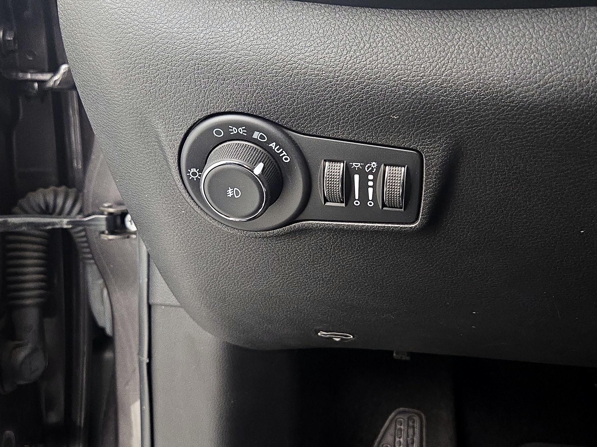 Thumbnail: 2022 Jeep Compass - 13